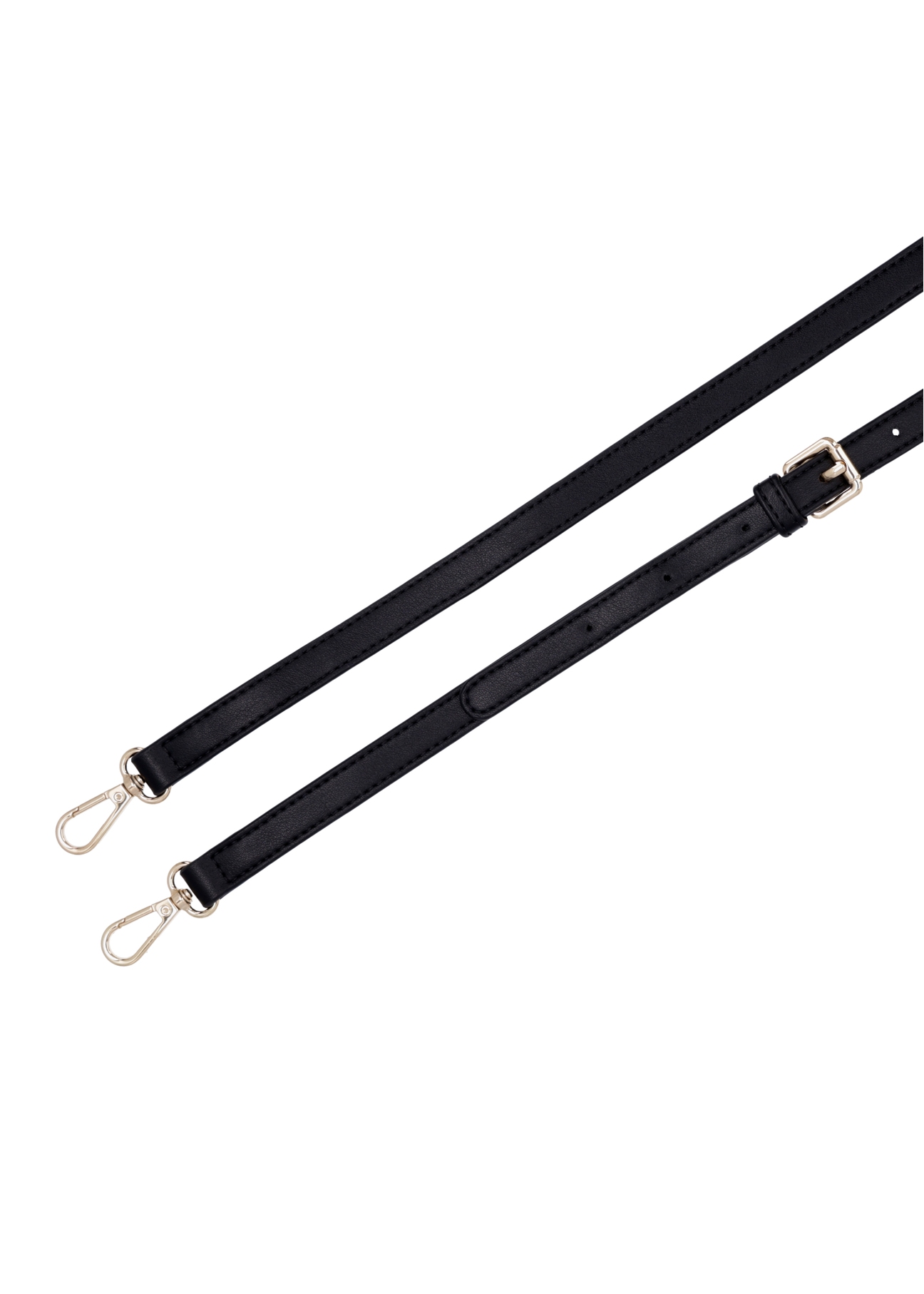 Malá čierna elegantná dámska kabelka s retiazkou TOREC-1388-99(Z26), pohľad na produkt s remienkom na bielom pozadí.
