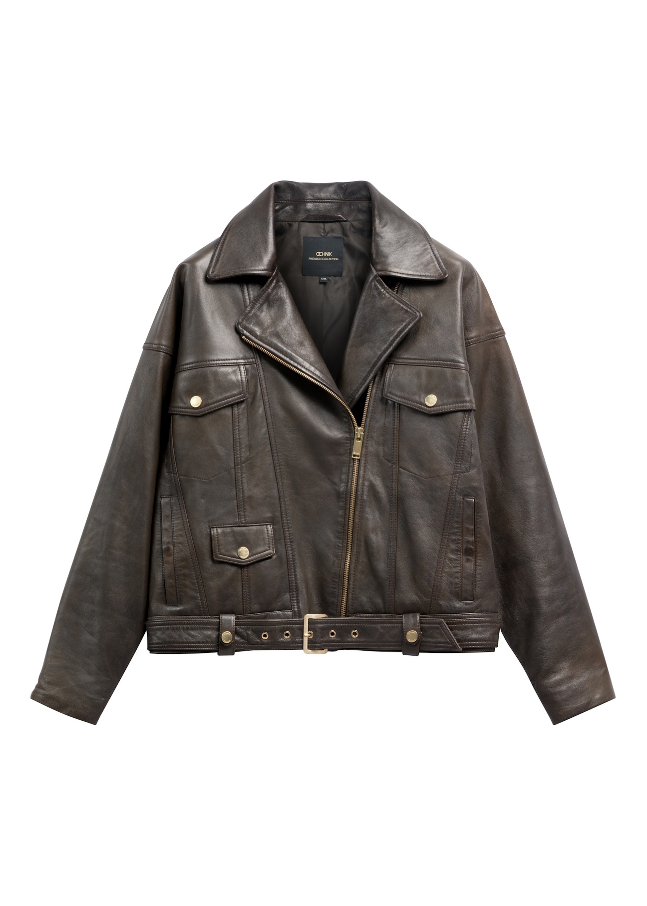 Dámska hnedá oversize kožená motorkárska bunda KURDS-0608-1I(W26), pohľad spredu na bielom pozadí.