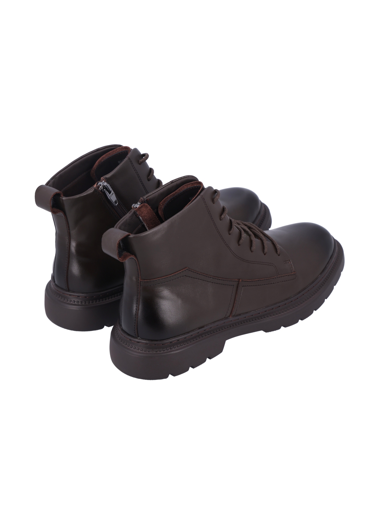 Braune Herren-Schnürstiefeletten BUTYM-0556-1I(Z26), Produktansicht von hinten vor hellem Hintergrund.
