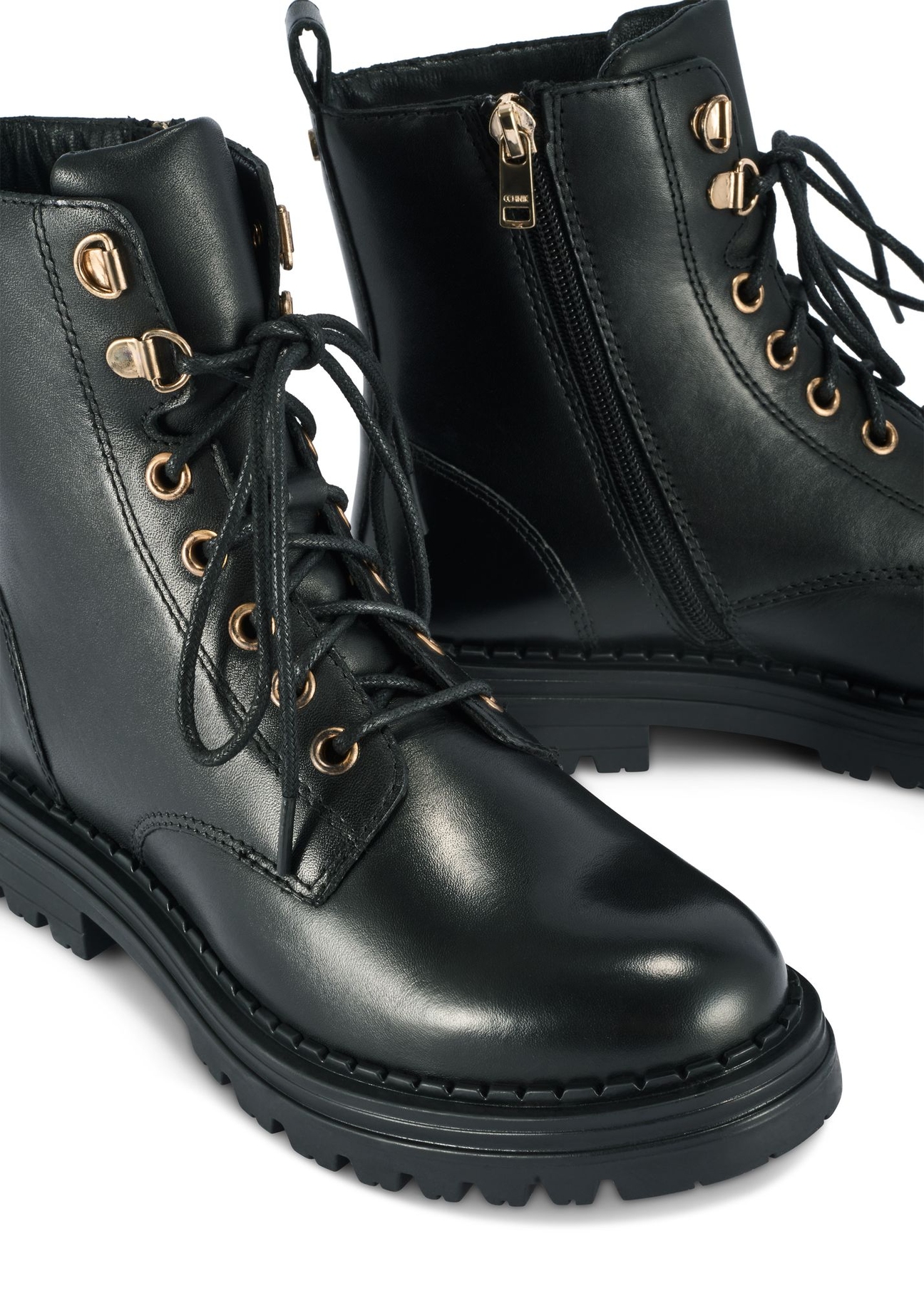 Čierne kožené dámske členkové čižmy BUTYD-1015A-99(Z25) - detailný záber na bielom pozadí.