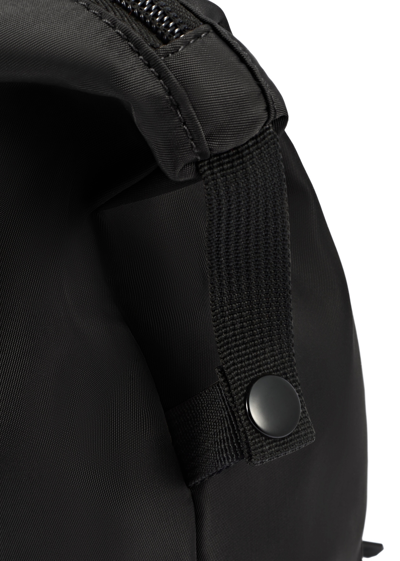 Čierna pánska taška TORMN-0369-99(Z25), detail produktu na bielom pozadí.