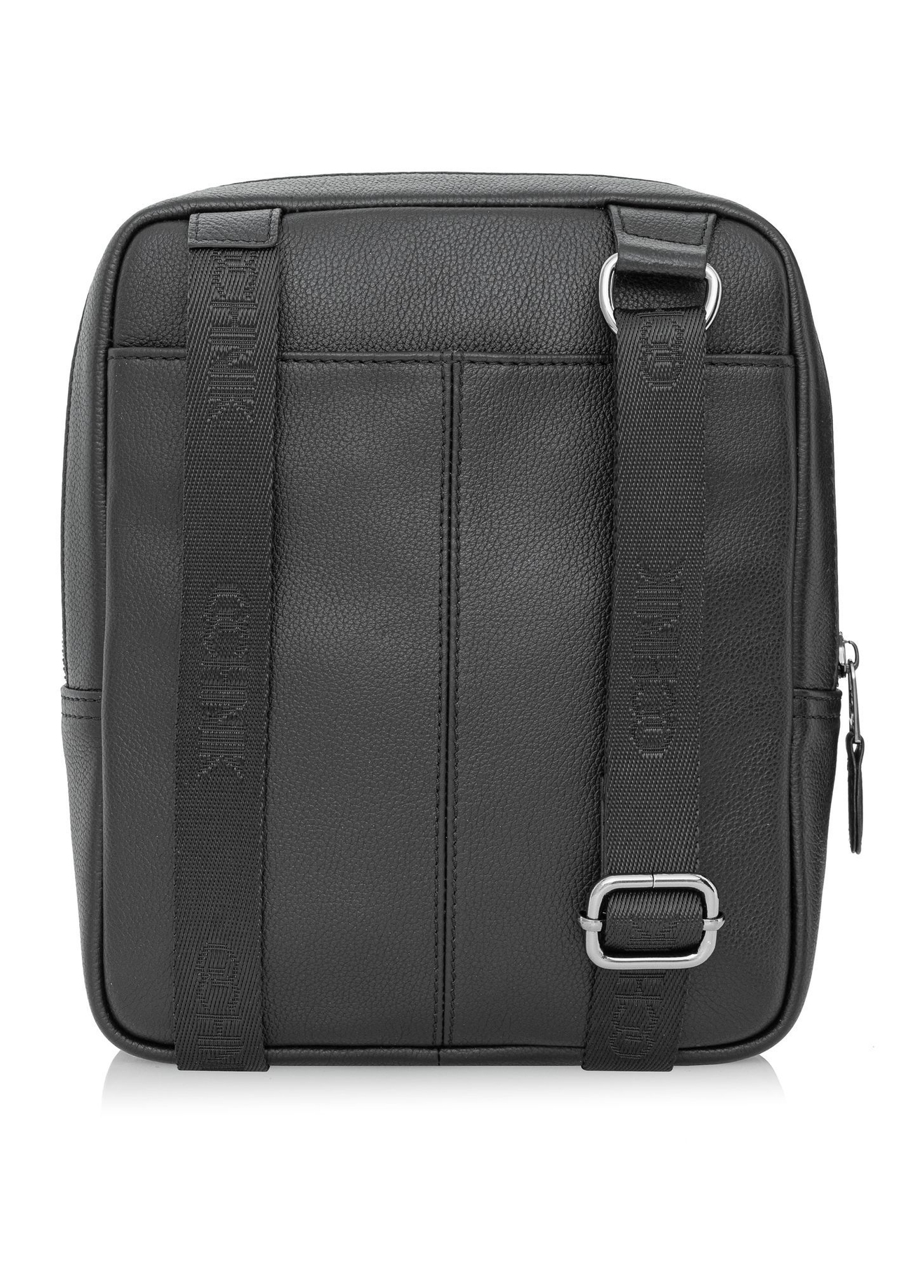 Pánska kožená čierna taška na zips TORMS-0016R-9I(W26), pohľad na produkt zozadu na bielom pozadí.