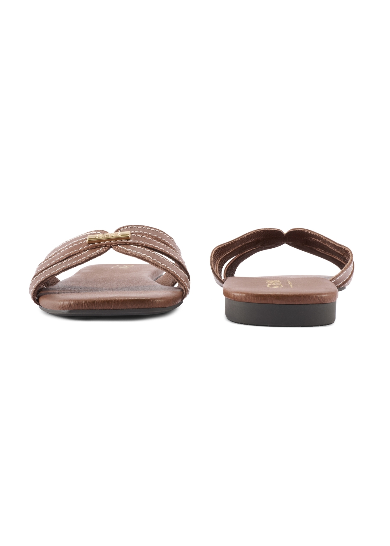 Dámske žabky v ťavej farbe s prešívaním BUTYD-1223-1D(W26), pohľad spredu a zozadu na výrobok na bielom podklade.