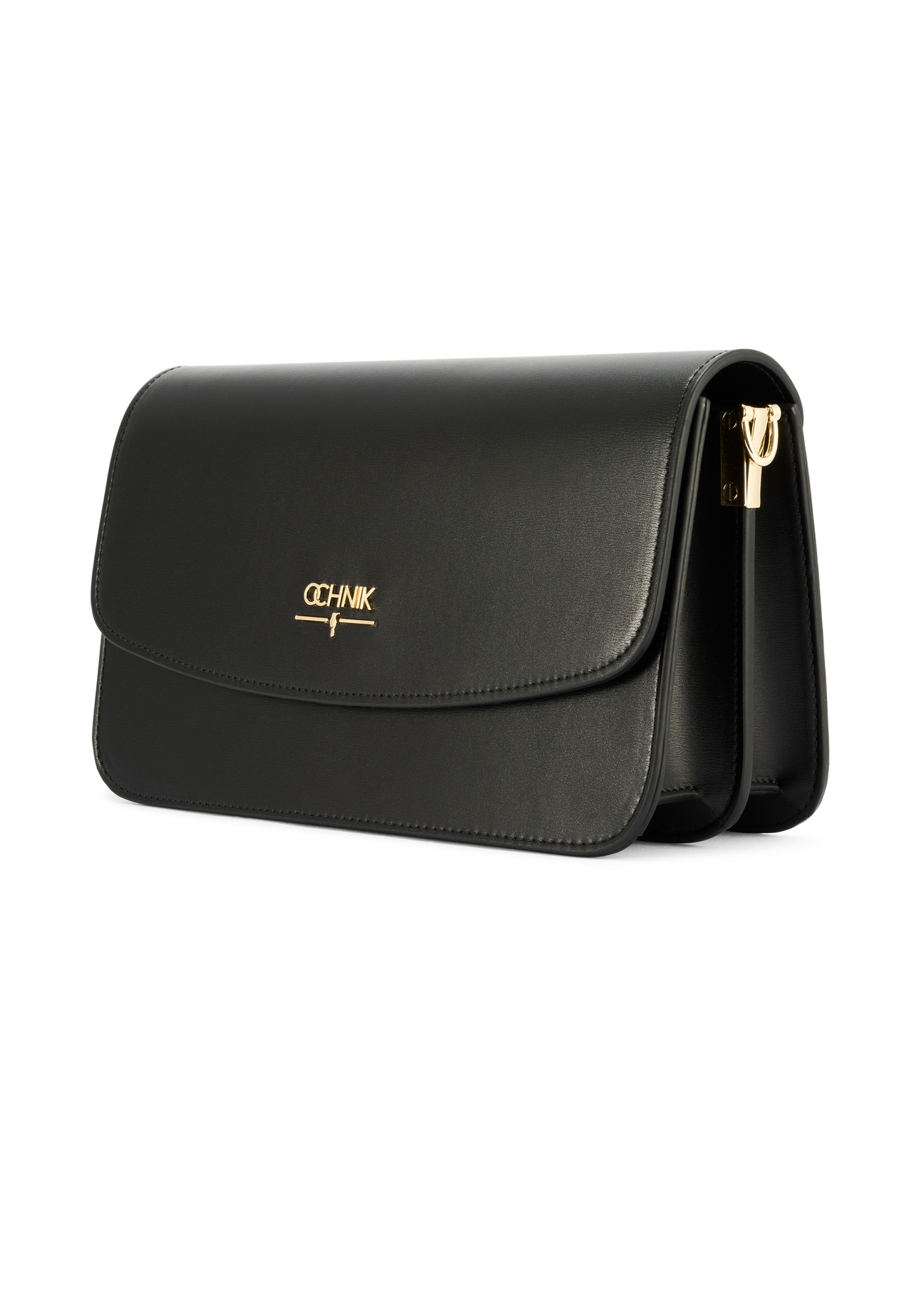 Čierna dámska kabelka z imitácie kože TOREC-1081-99(W26), diagonálny pohľad na produkt na bielom podklade.