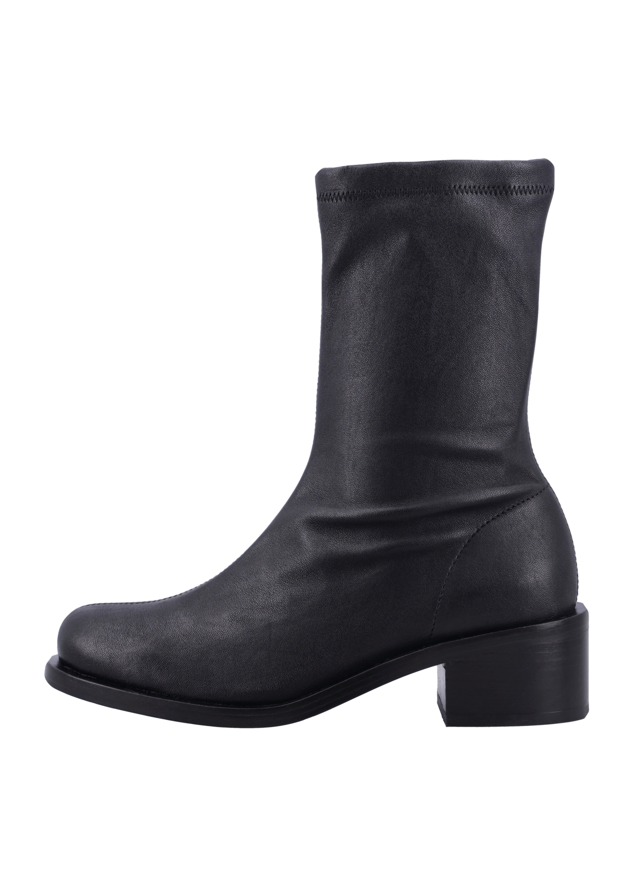 Čierne kožené dámske členkové čižmy BUTYD-1360-99(Z26), bočný pohľad na produkt na bielom pozadí.