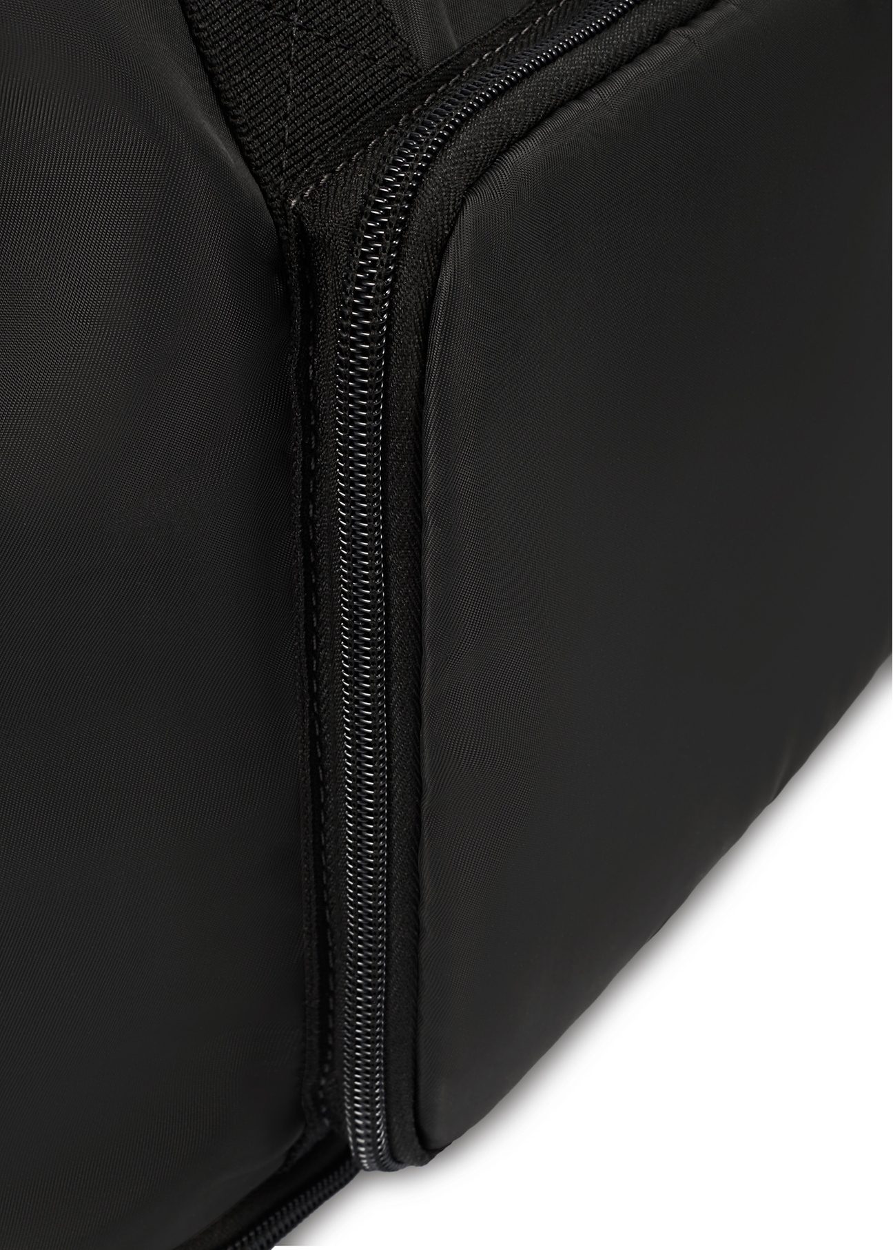 Čierna pánska taška TORMN-0369-99(Z25), detail produktu na bielom pozadí.