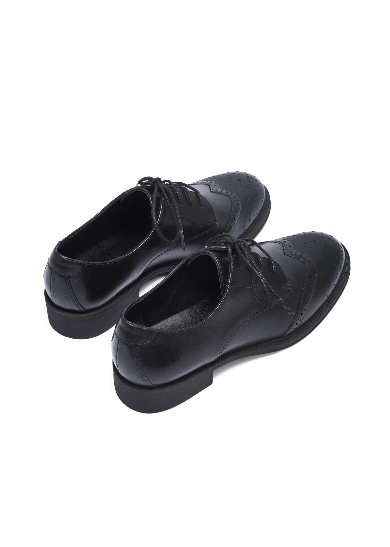 Čierne kožené dámske poltopánky BUTYD-1283-99(Z26)