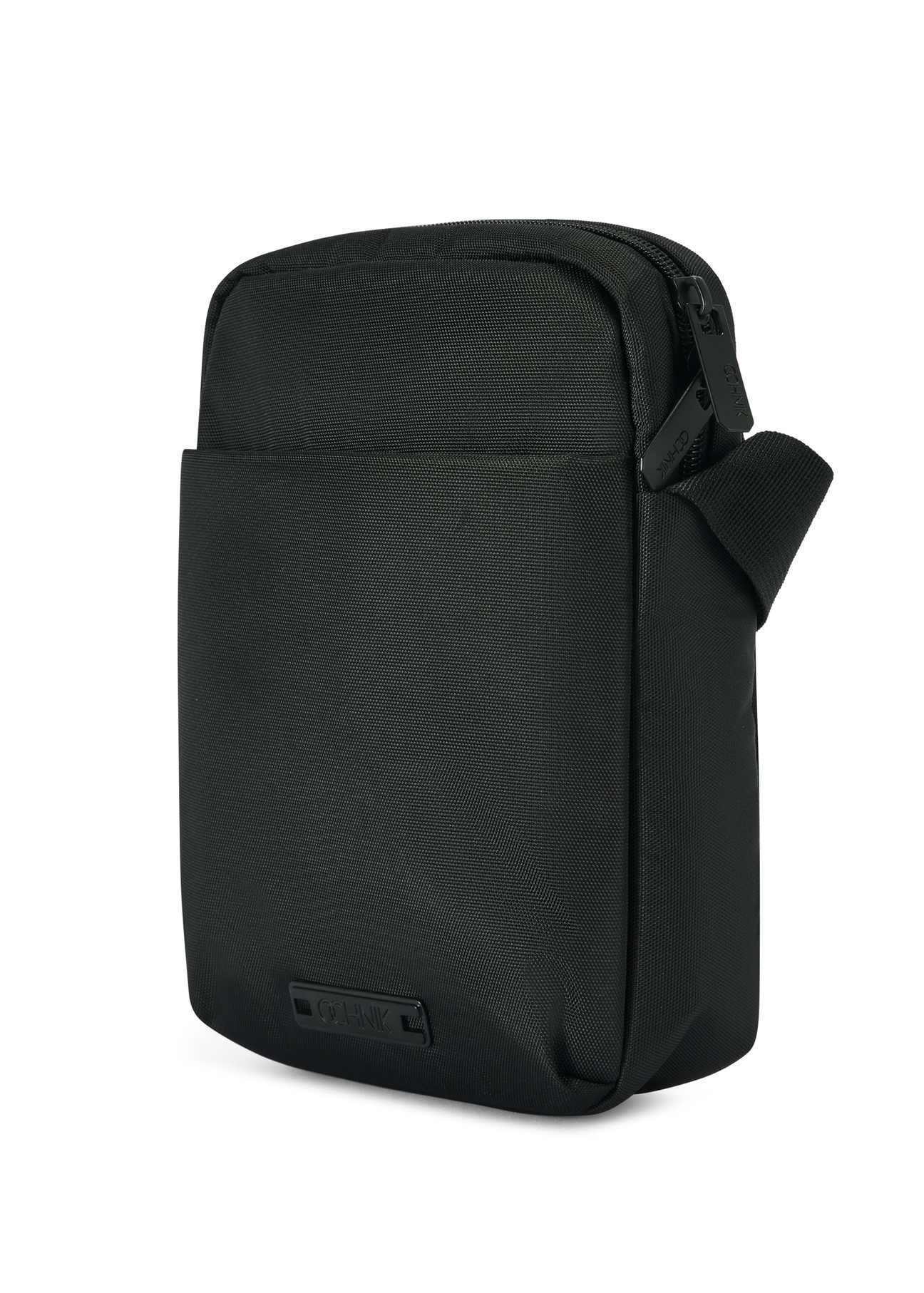 Čierna pánska taška TORMN-0366-99(Z25), diagonálny pohľad na produkt na bielom pozadí.