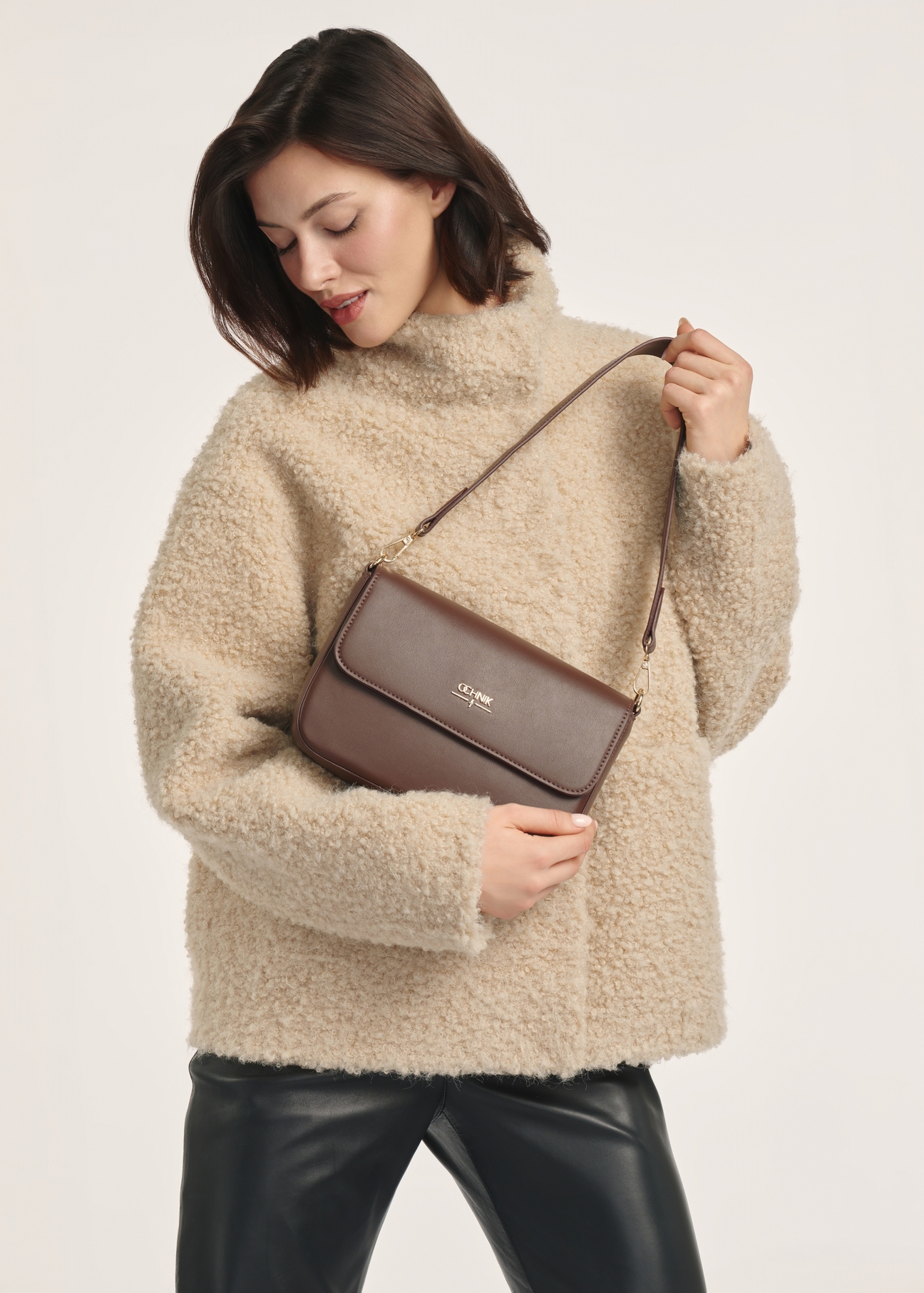 Čokoládová dámska taška cez rameno TOREC-0930-1H(W26)