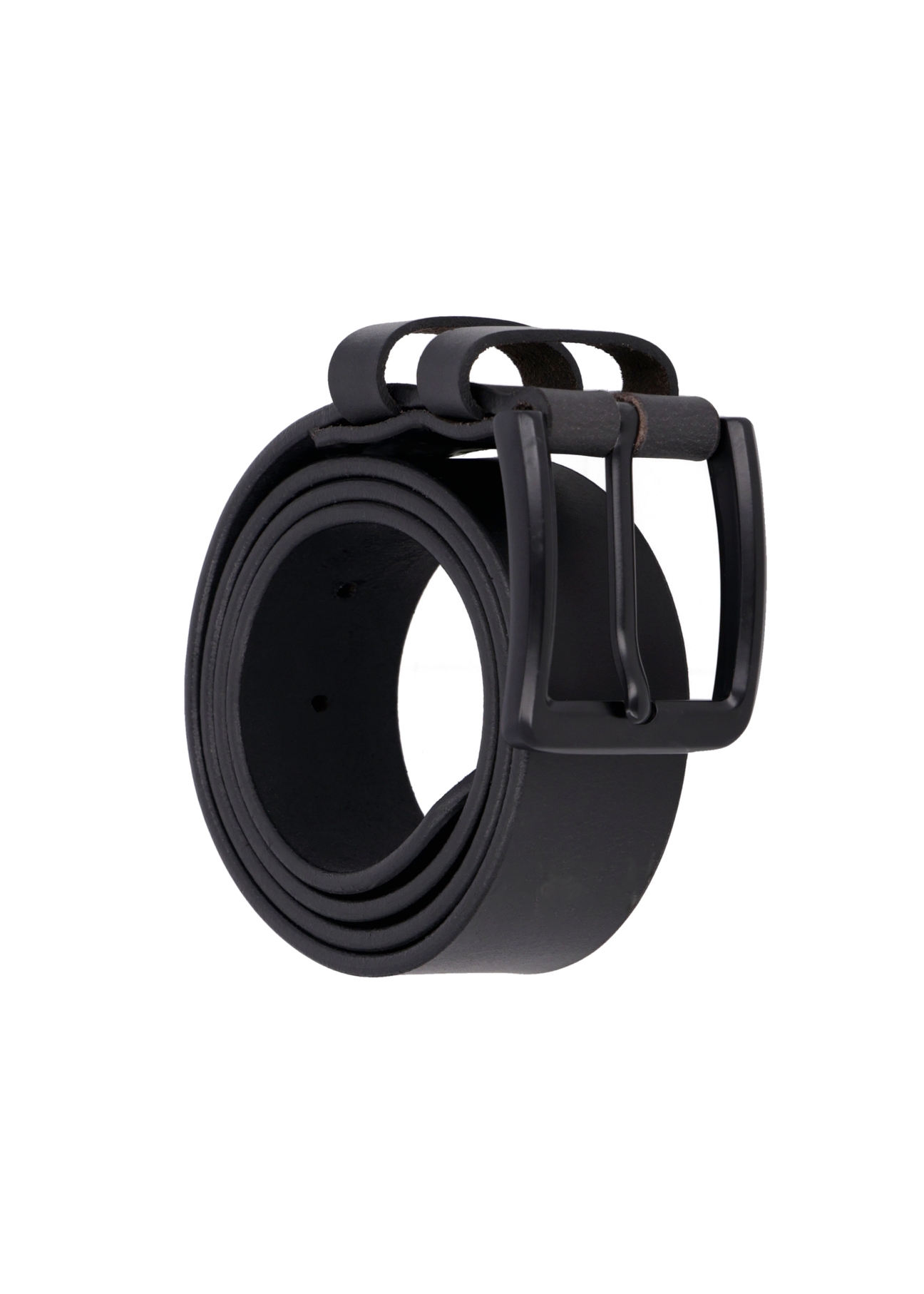 Čierny pánsky kožený opasok PASMS-0287-99(Z26), diagonálny pohľad na produkt na bielom pozadí.