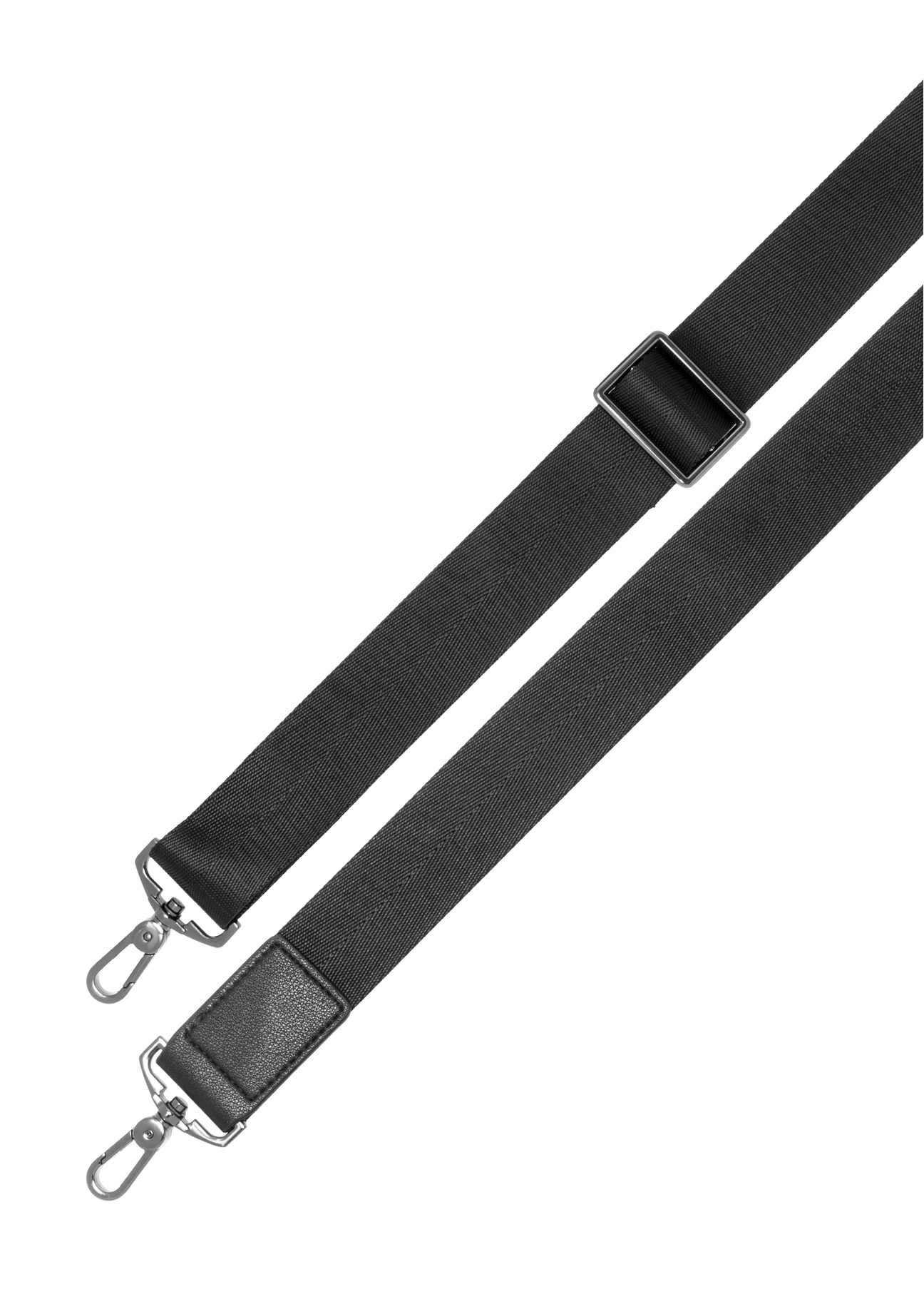 Čierny veľký pánsky batoh PLCMS-0026-99(Z26), pohľad na popruh produktu na bielom pozadí.