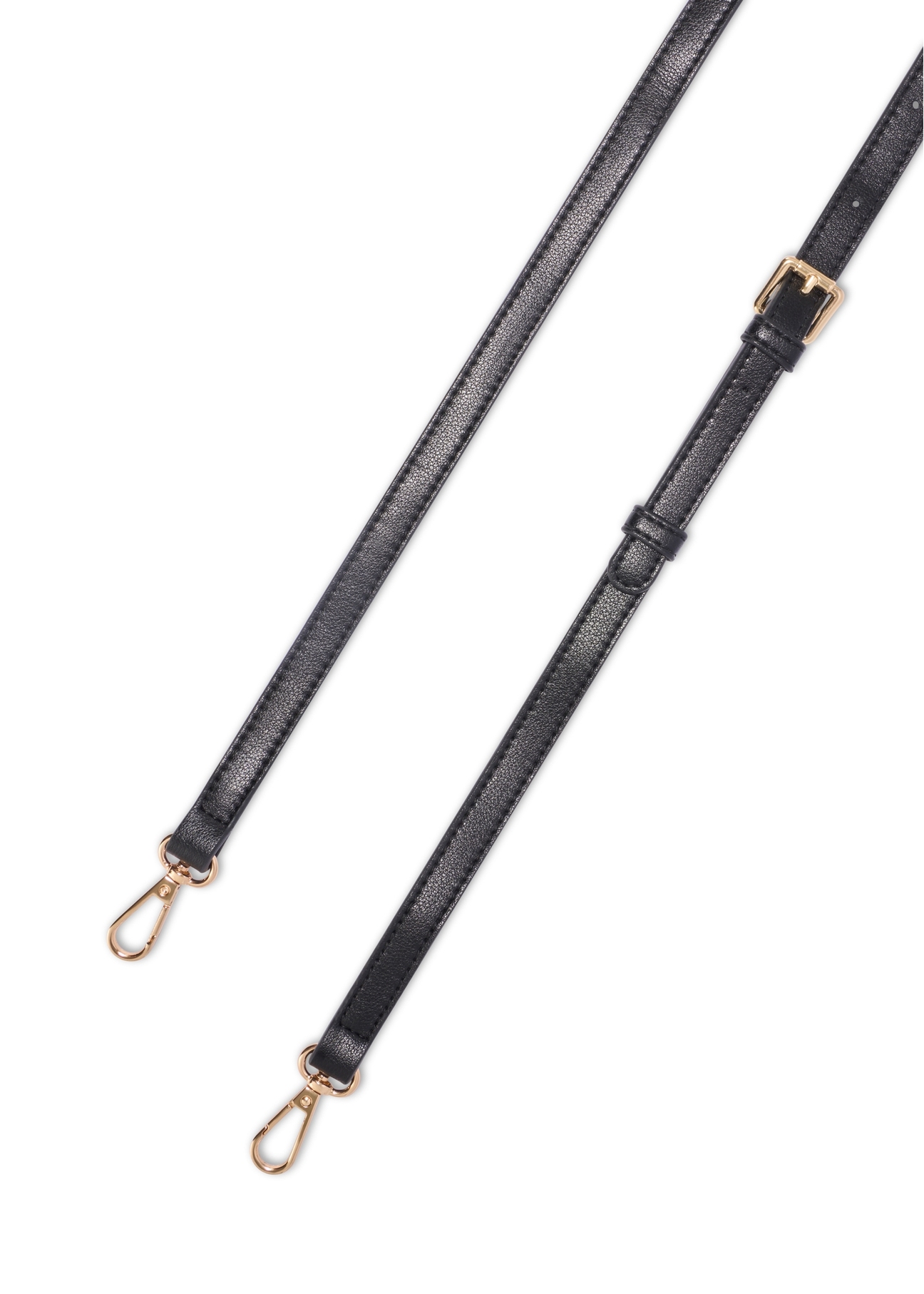 Čierna dámska kabelka s monogramom TOREC-1180-9P(W26), pohľad na popruh produktu na bielom pozadí.