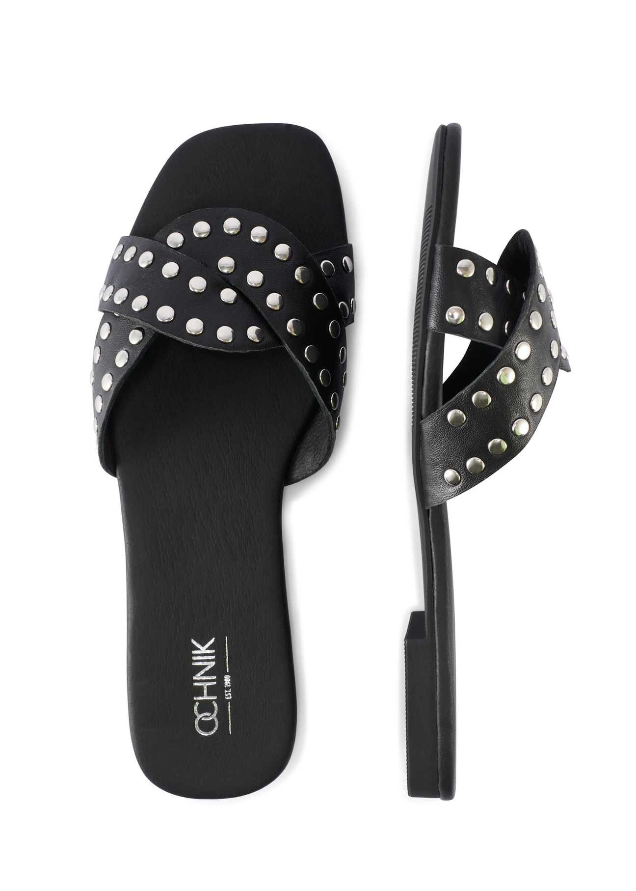 Dámske čierne kožené šľapky s kamienkami BUTYD-1226-99(W26), pohľad na produkt zhora na bielom pozadí.