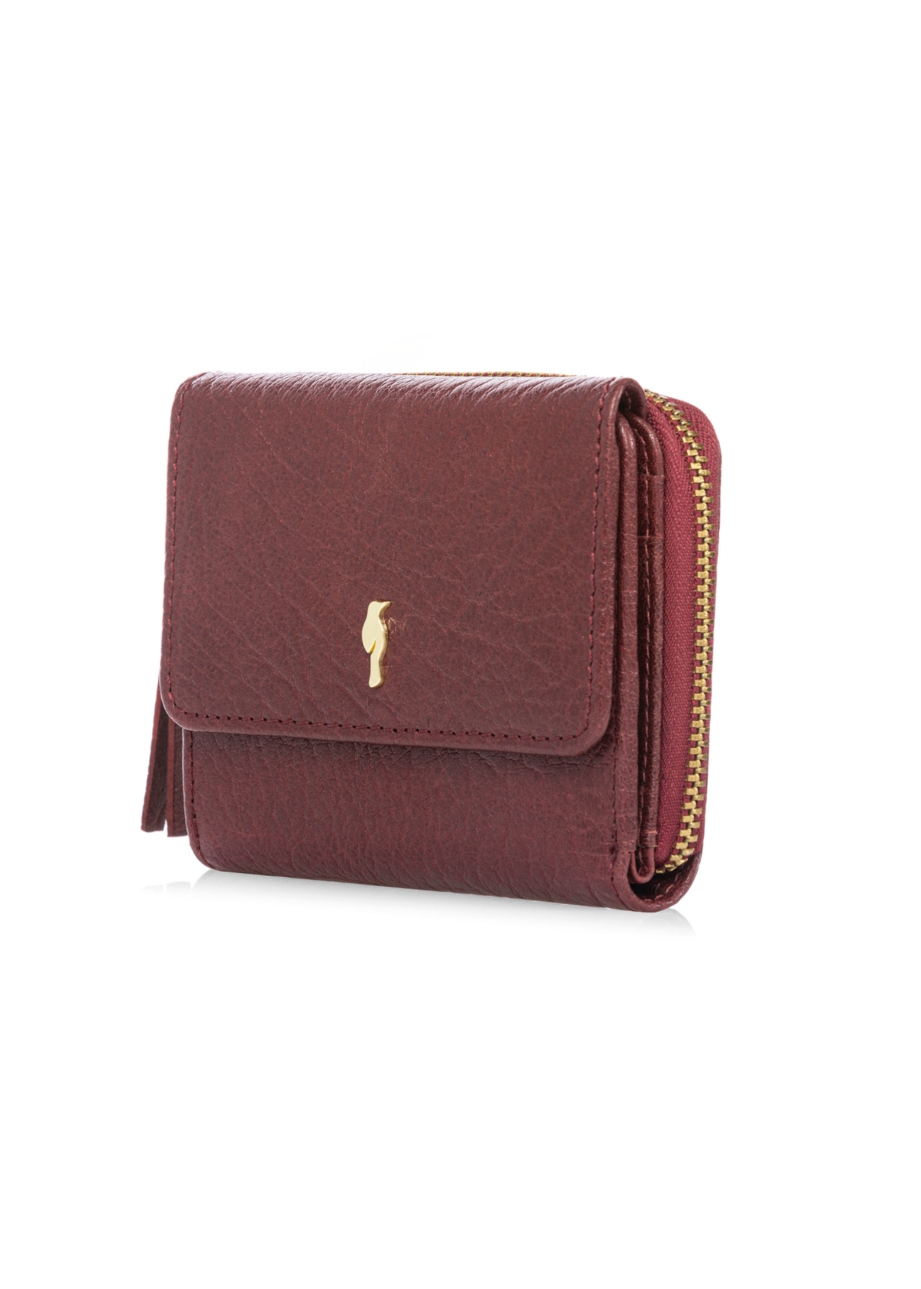 Malá skladacia dámska kožená peňaženka PORES-0816-4C(W26), diagonálny pohľad na produkt na bielom pozadí.