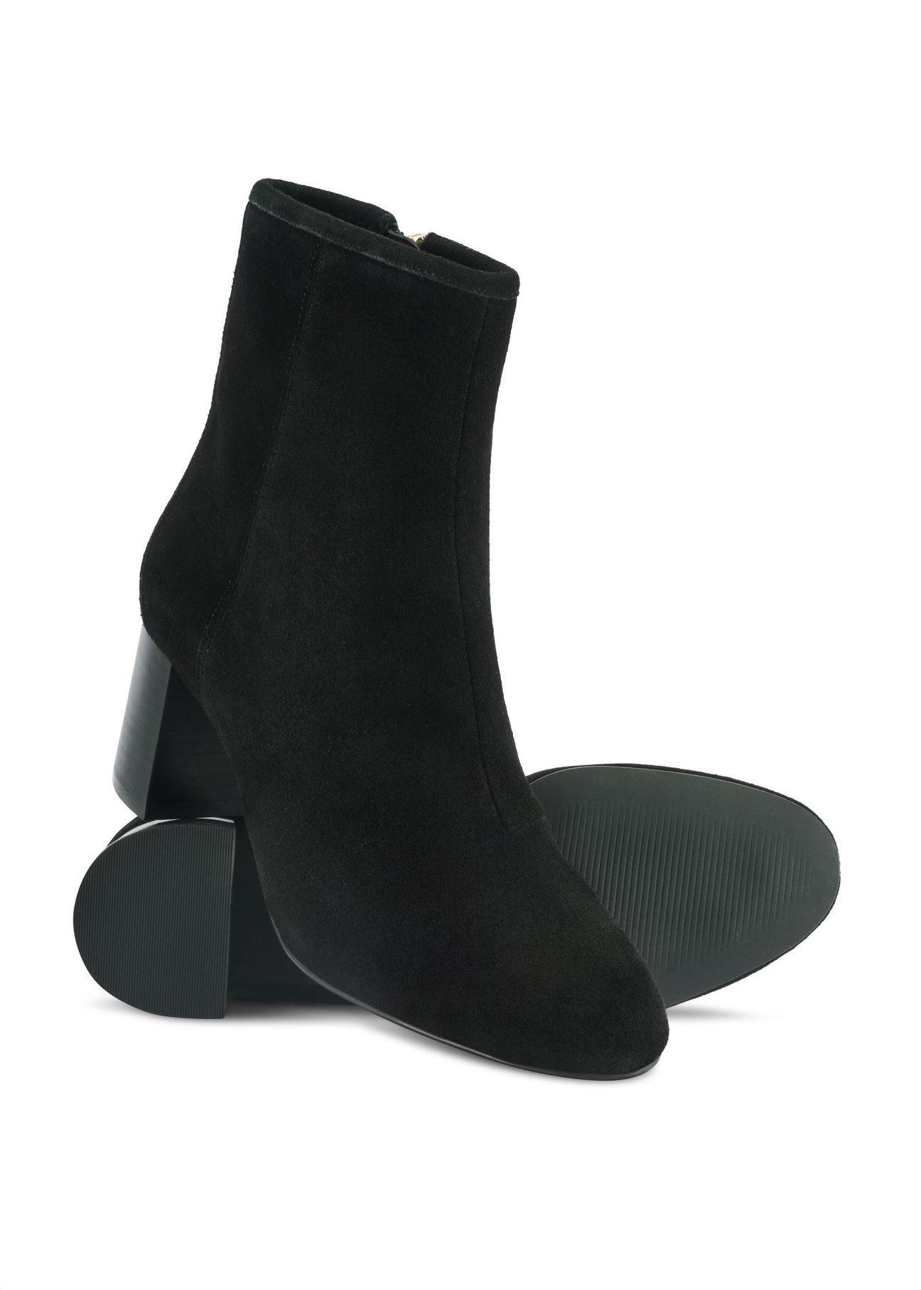 Čierne semišové členkové čižmy na vysokom podpätku BUTYD-1218-99(Z25) - pohľad zhora na produkt na bielom pozadí.