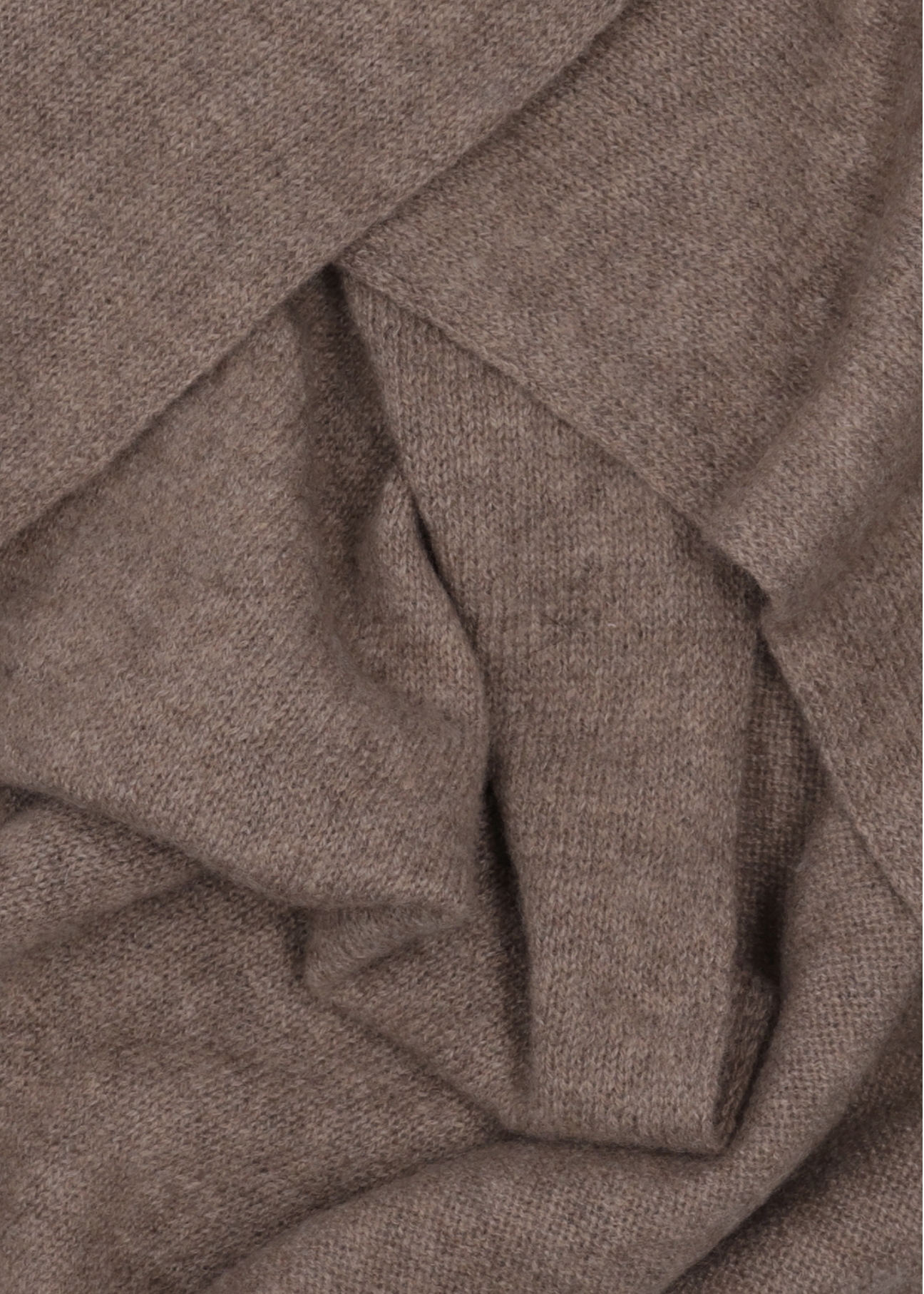 Dámska béžová kašmírová šatka SZADT-0093-1B(Z26), detail produktu na bielom pozadí.