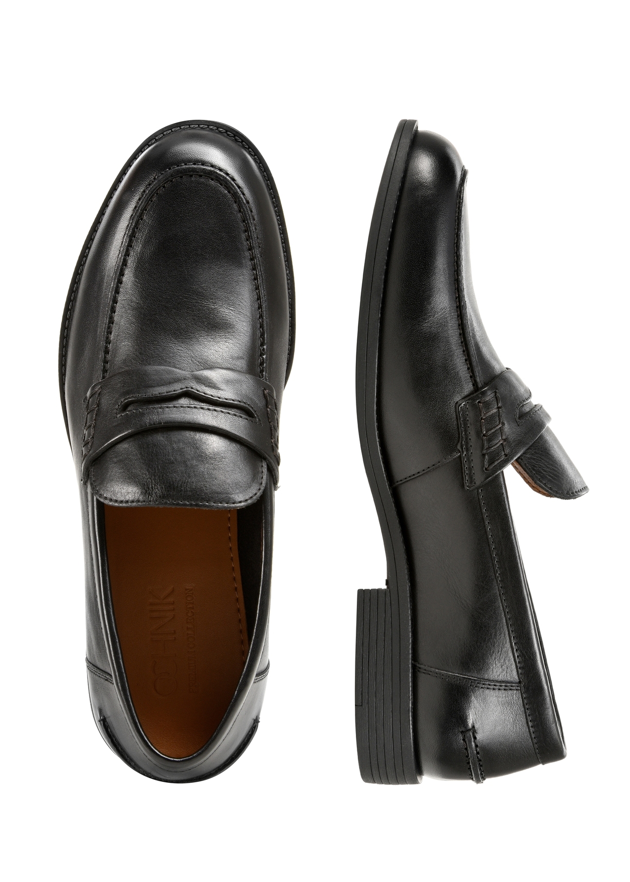 Pánske čierne kožené mokasíny BUTYM-0482-99(W25), pohľad na produkt zhora na bielom pozadí.