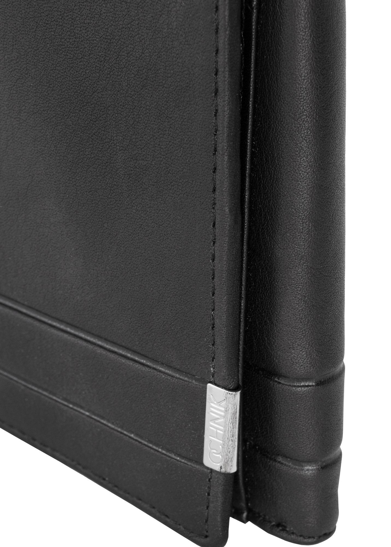 Čierna kožená pánska peňaženka so zapínaním na patentku PORMS-0549A-99(Z25), detail produktu na bielom pozadí.