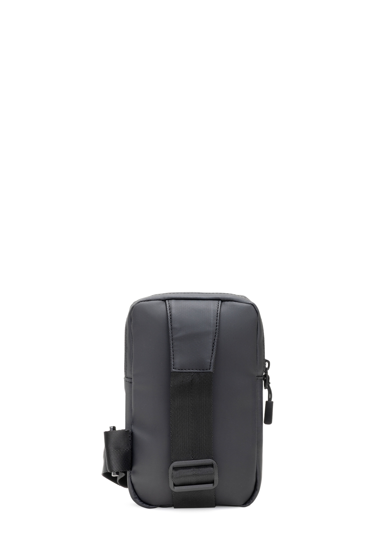 Čierna pánska taška cez rameno TORMN-0393-9J(W26) - pohľad na produkt zozadu, na bielom pozadí.