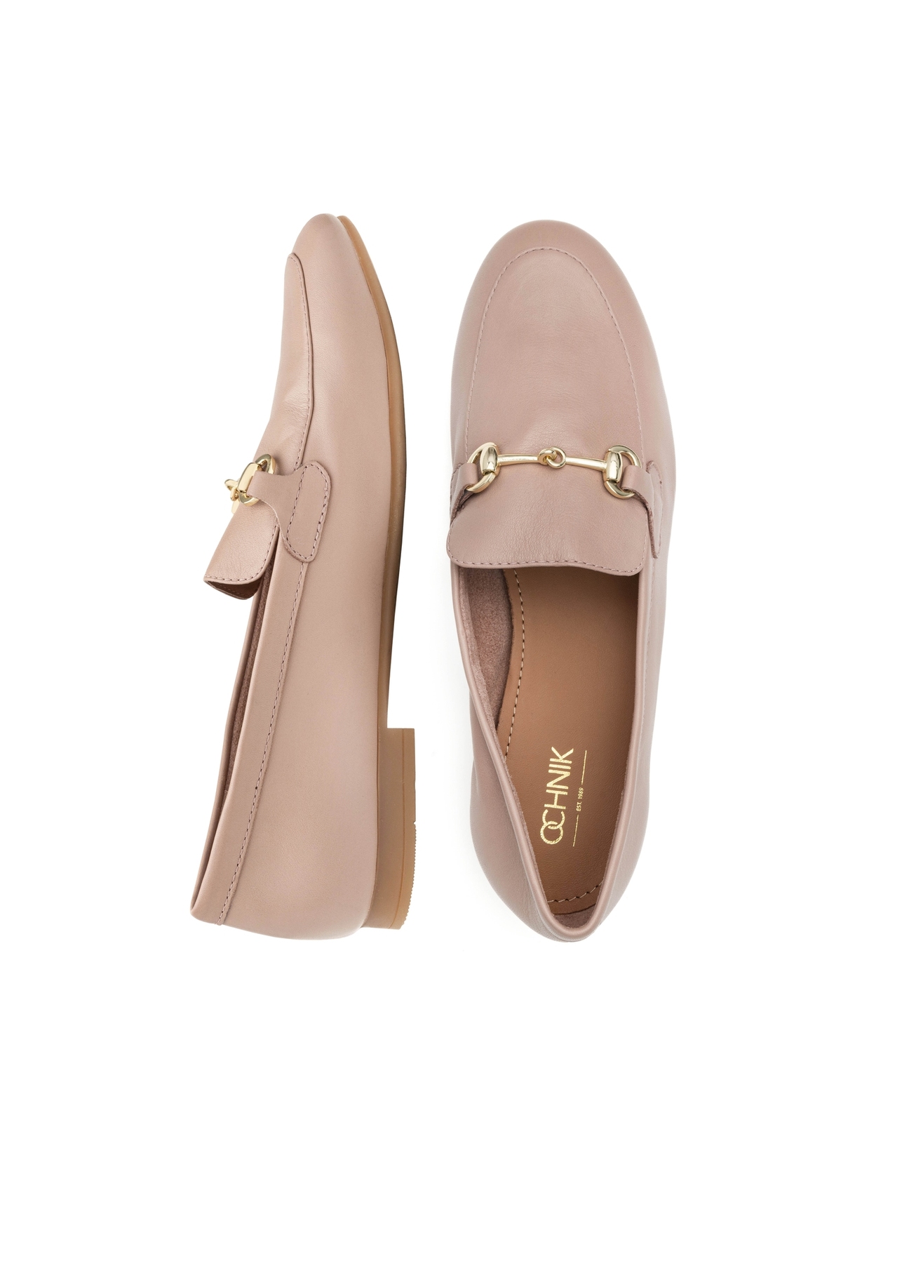 Dámske kožené mokasíny v špinavo ružovej farbe BUTYD-0916A-5D(W26), pohľad na produkt zhora na bielom pozadí.