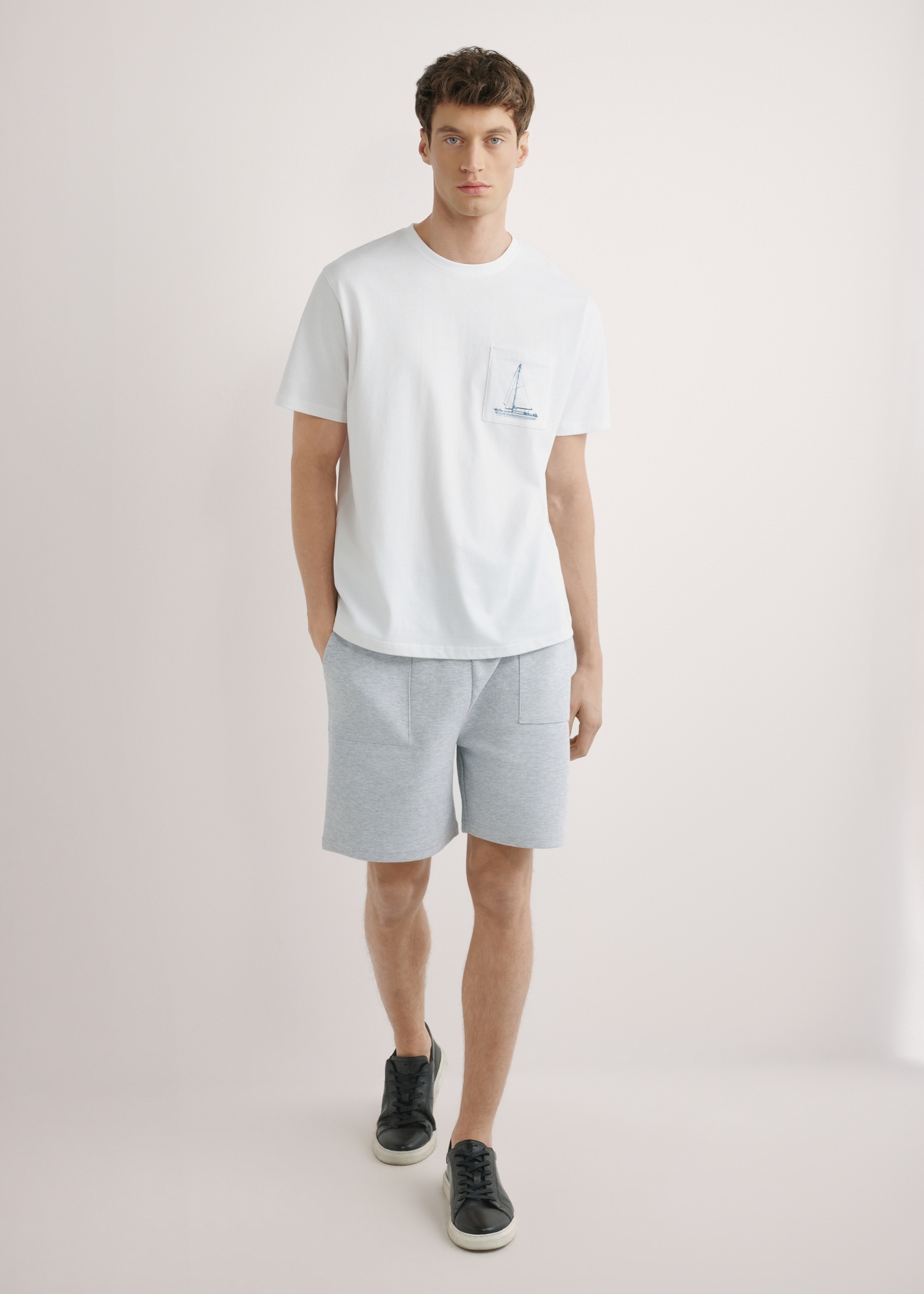 Šedé pánske teplákové šortky SZOMT-0035-9A(W26)