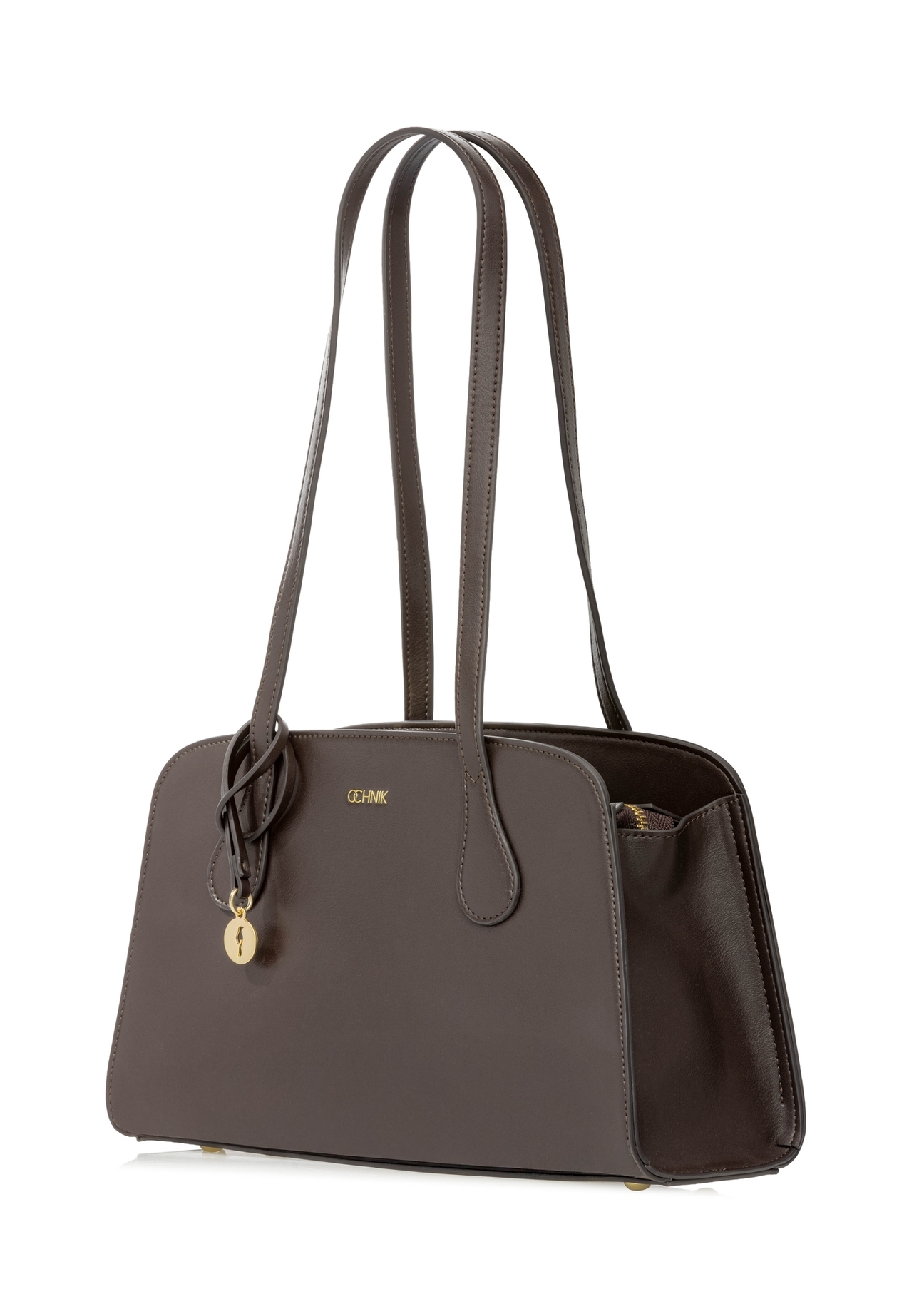 Hnedá taška cez rameno TOREC-1236-1H(W26), diagonálny pohľad na produkt na bielom pozadí.
