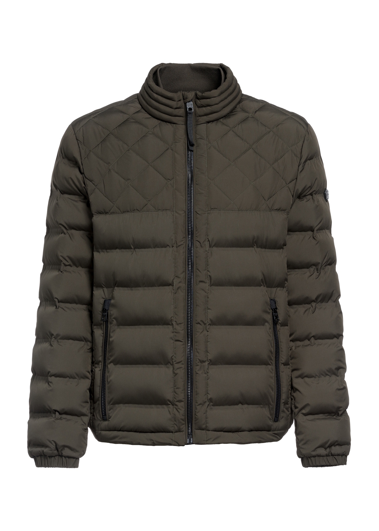 Pánska olivovozelená prešívaná bunda KURMT-0401-57(Z25) - pohľad spredu na bielom pozadí.