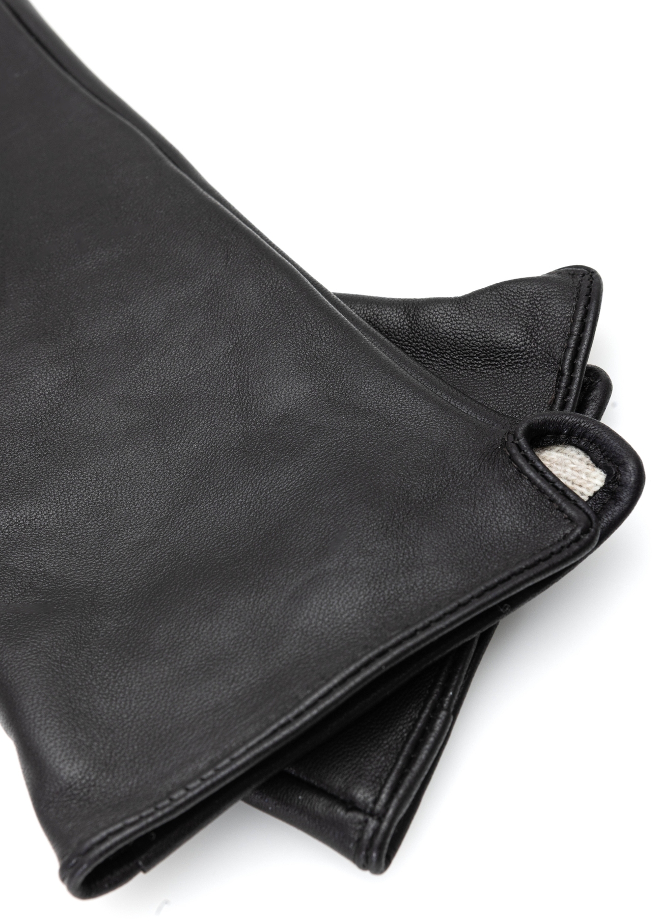 Dlhé čierne kožené dámske rukavice REKDS-0082A-99(Z25), detail produktu, pohľad na bielom pozadí.