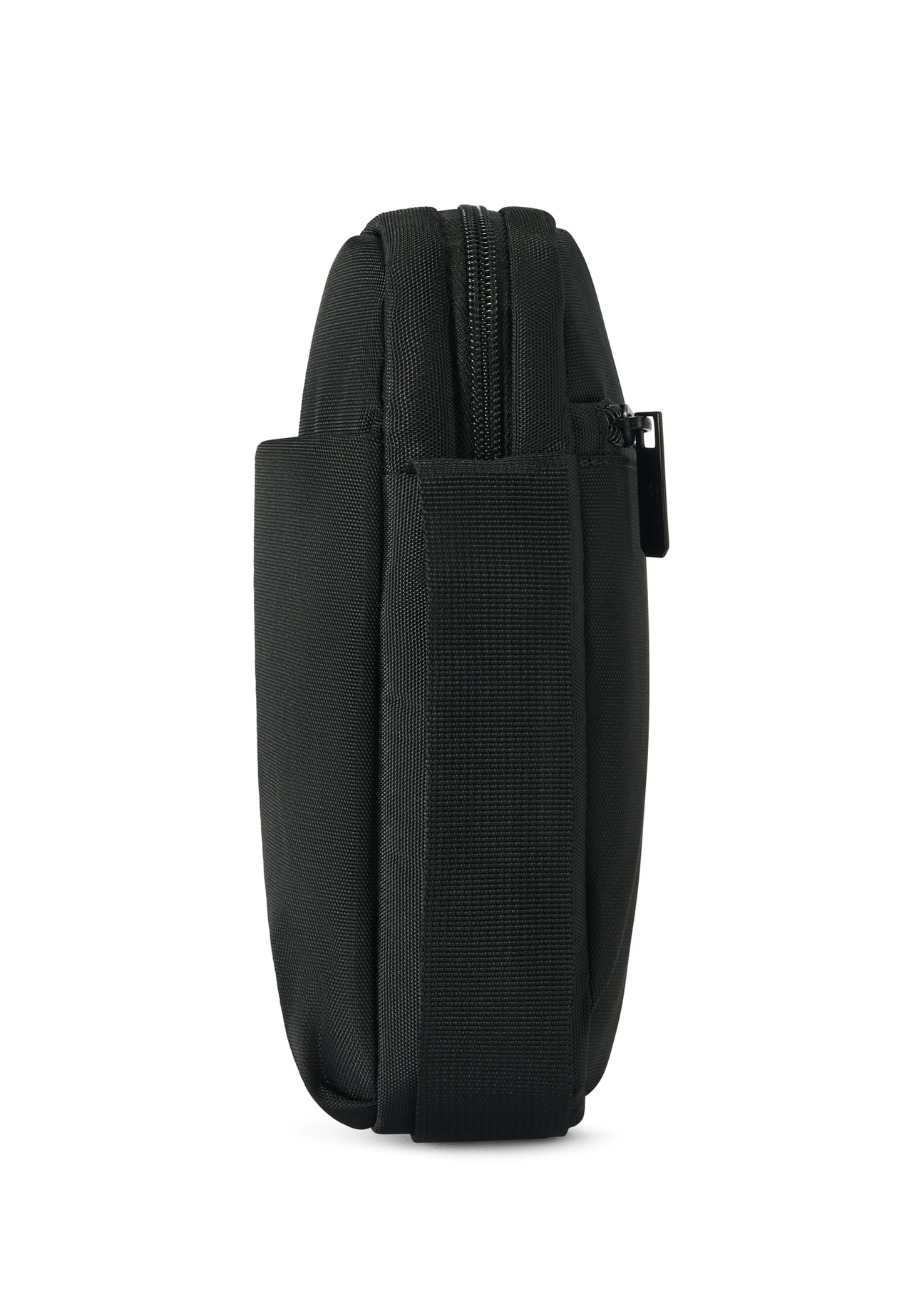 Čierna pánska taška TORMN-0366-99(Z25), bočný pohľad na produkt na bielom pozadí.