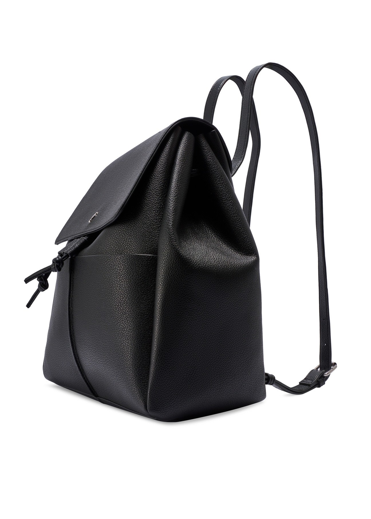 Čierny stredne veľký dámsky batoh TOREC-1132-99(W26) - diagonálny pohľad na produkt, na bielom pozadí.