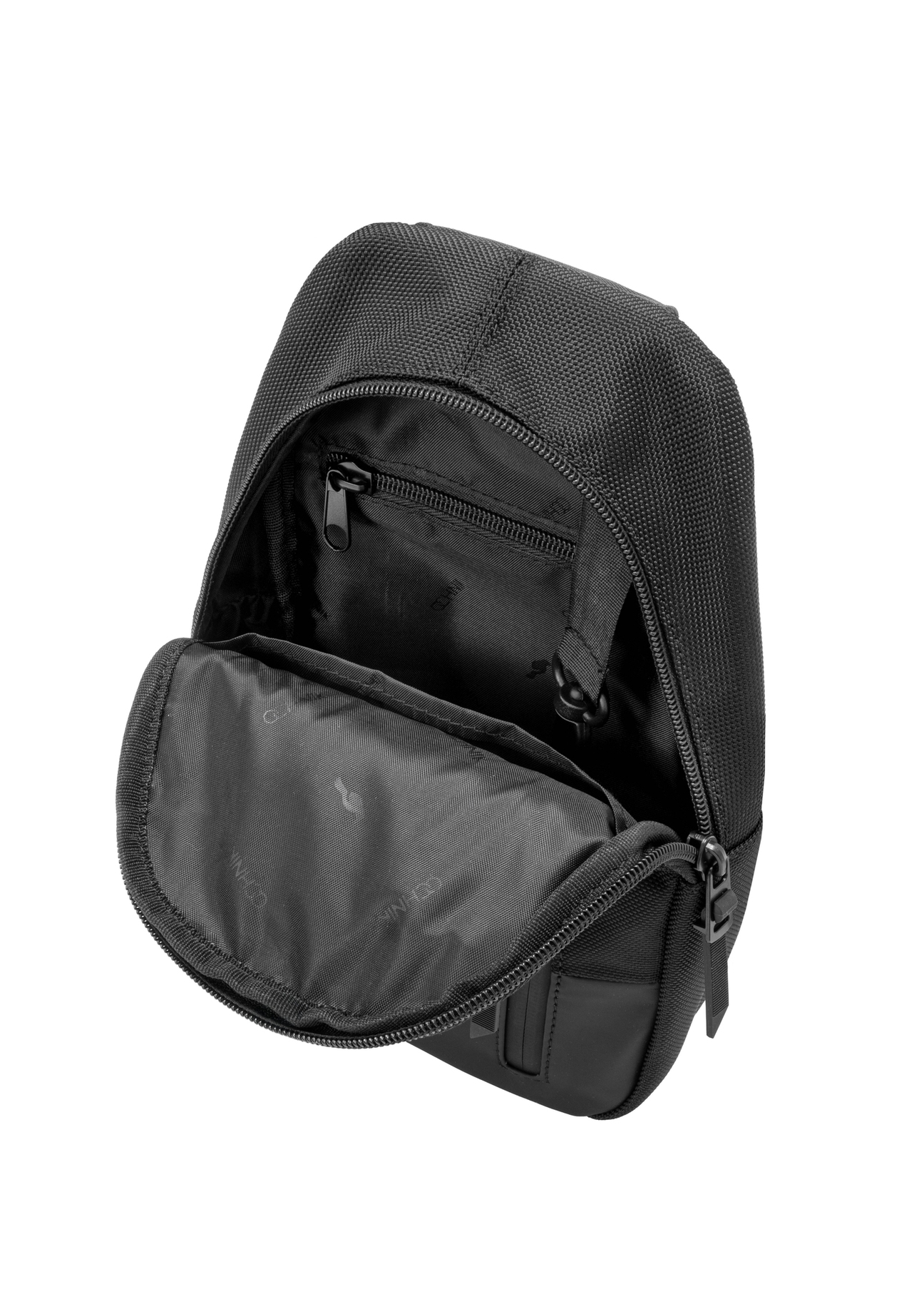 Čierna pánska crossbody kabelka TORMN-0419-99(W26) - detailný záber, na bielom pozadí.