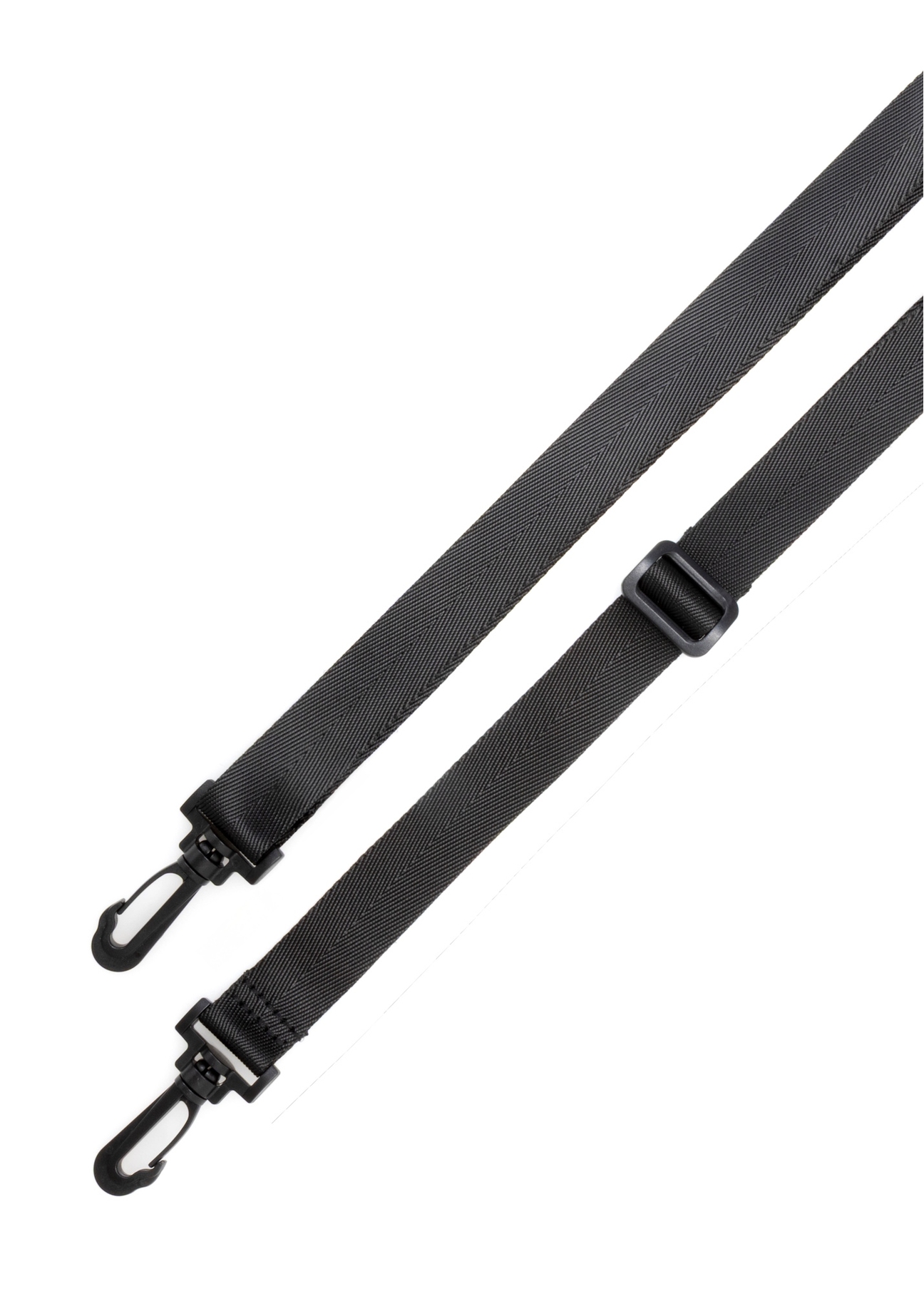 Pánska malá čierna taška cez rameno TORMN-0399-9J(W26), pohľad na produkt s popruhom na bielom pozadí.