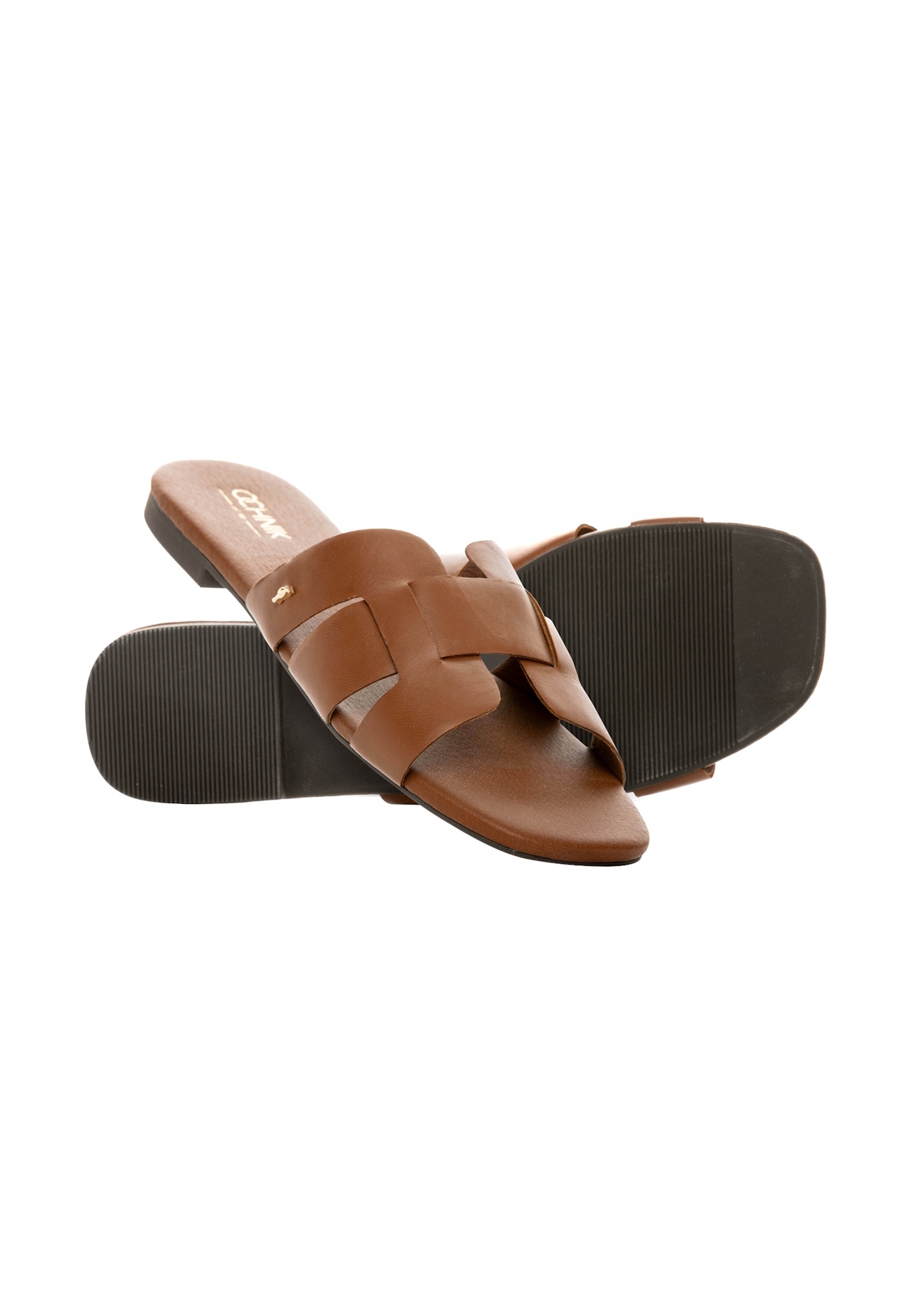 Dámske žabky v ťavej farbe s vrkočom BUTYD-0904D-1D(W26), diagonálny pohľad na produkt na bielom pozadí.