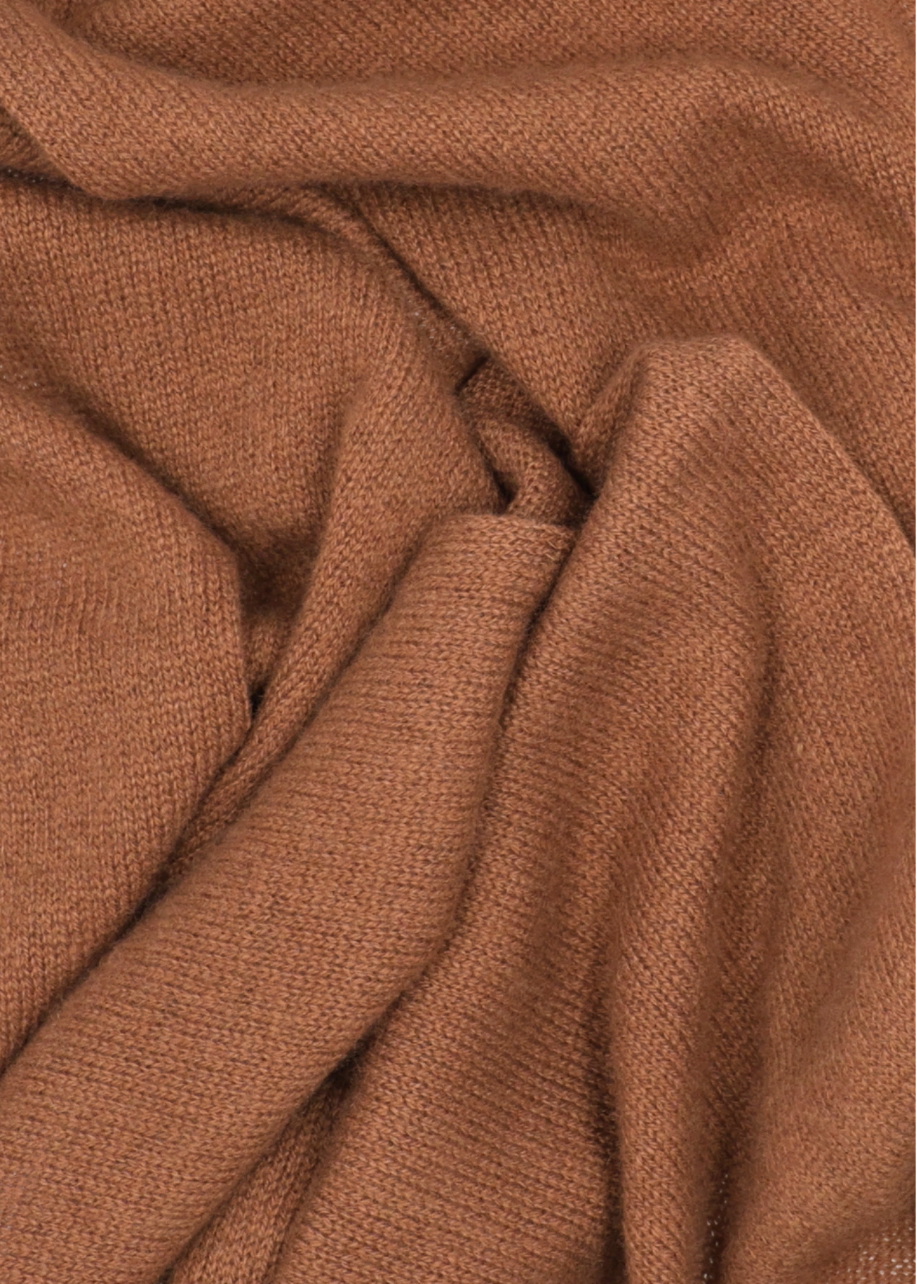 Dámska kašmírová šatka v ťavej farbe SZADT-0093-1D(Z26) - detailný záber, na bielom pozadí.