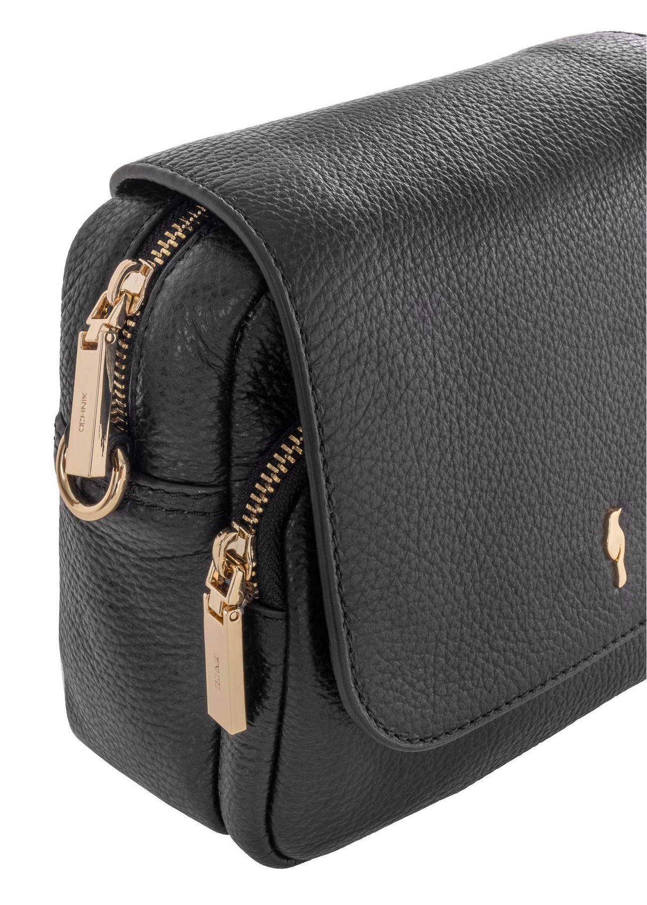 Čierna malá kožená dámska kabelka TORES-0958E-9I(W26), detailný záber produktu na bielom pozadí.