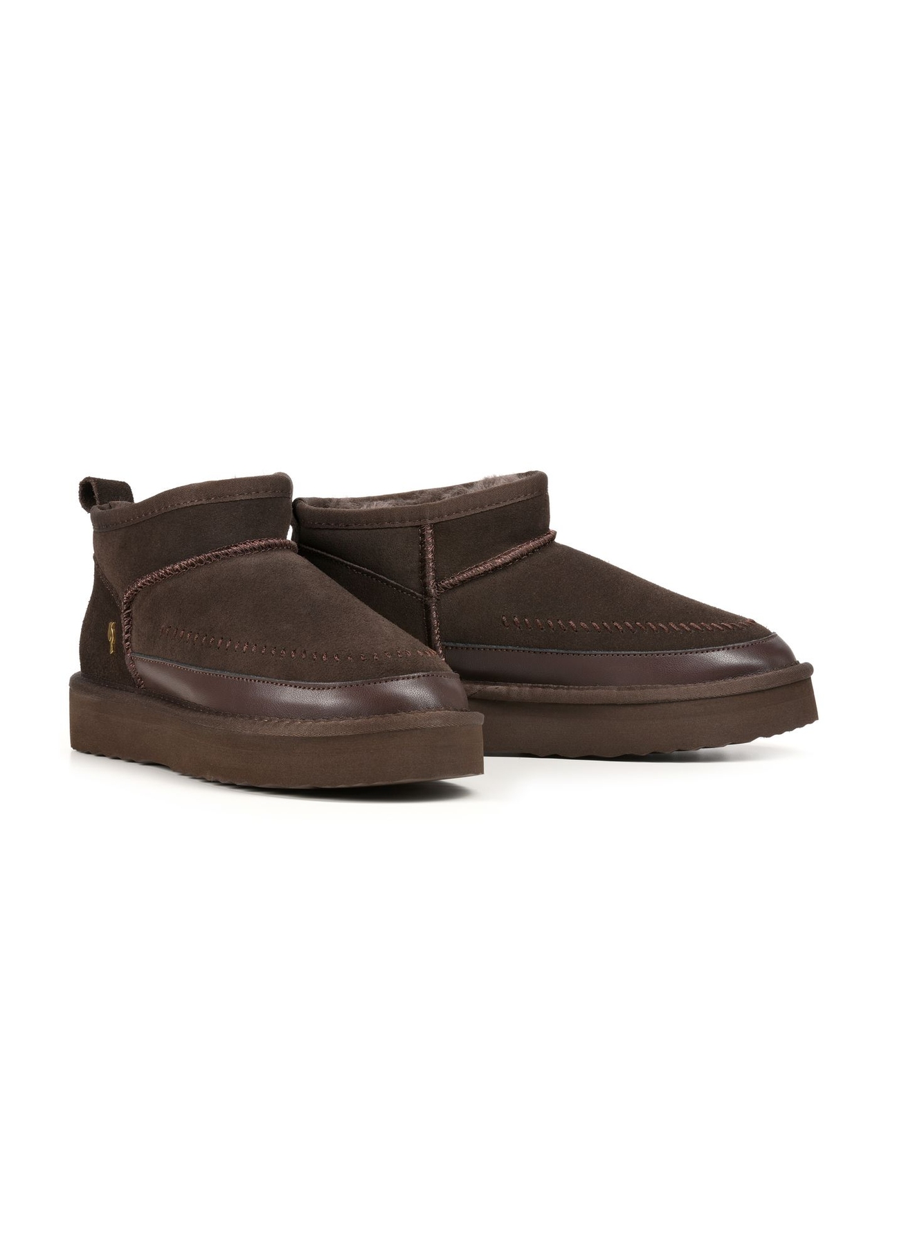 Braune Damen-Schneestiefel BUTYD-1220-89(Z25) - Diagonalansicht des Produkts auf weißem Hintergrund.