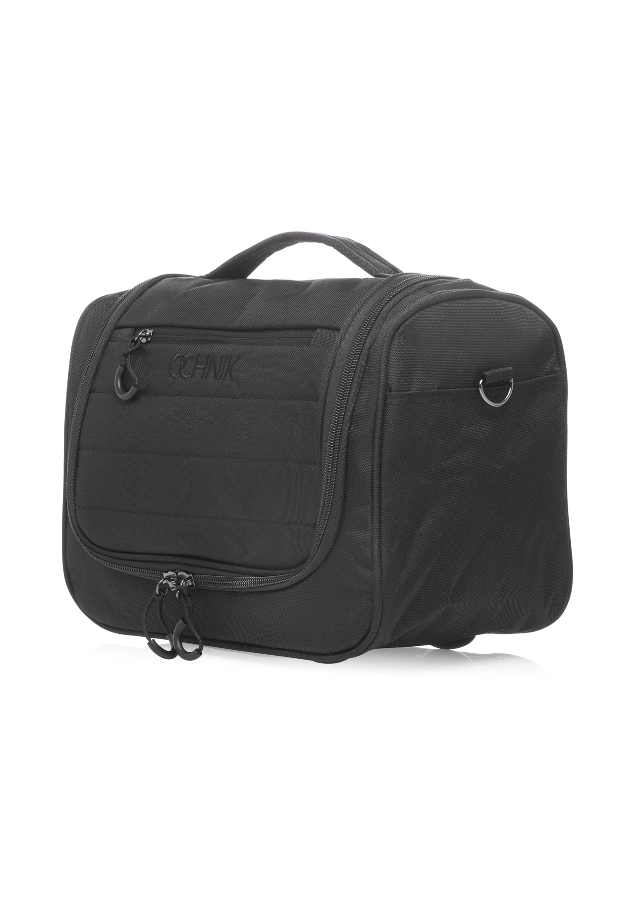 Čierna veľká kozmetická taška WALNY-0045-99-14(W26), diagonálny pohľad na produkt na bielom pozadí.