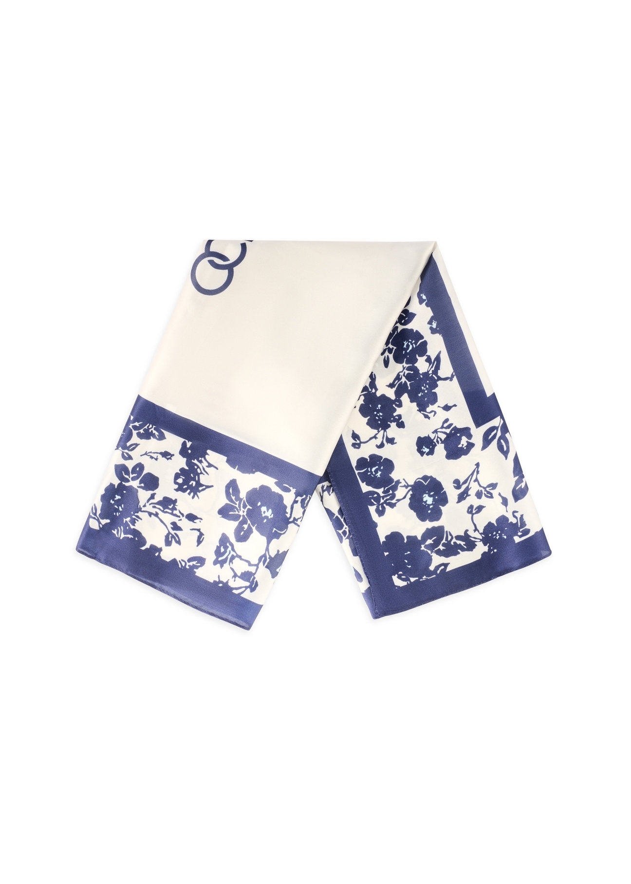 Dámska šatka s modrým kvetinovým vzorom SZADT-0190-7P(W26), pohľad spredu na zložený výrobok na bielom pozadí.