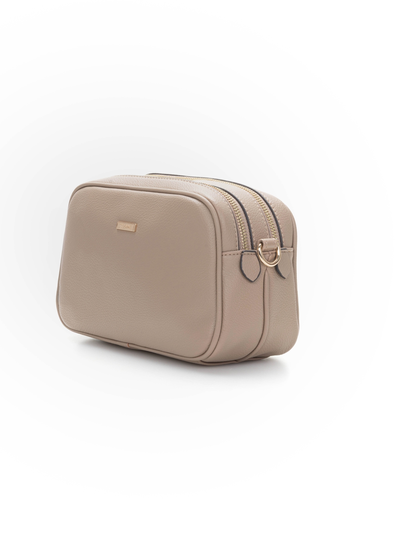 Béžová stredne veľká dámska kabelka TOREC-1121-1D(W26), diagonálny pohľad na produkt na bielom pozadí.