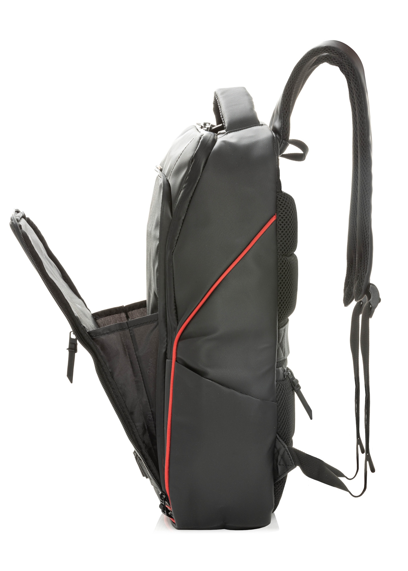 Čierny veľký pánsky batoh TORMN-0396-9J(W26), bočný pohľad na produkt na bielom pozadí.