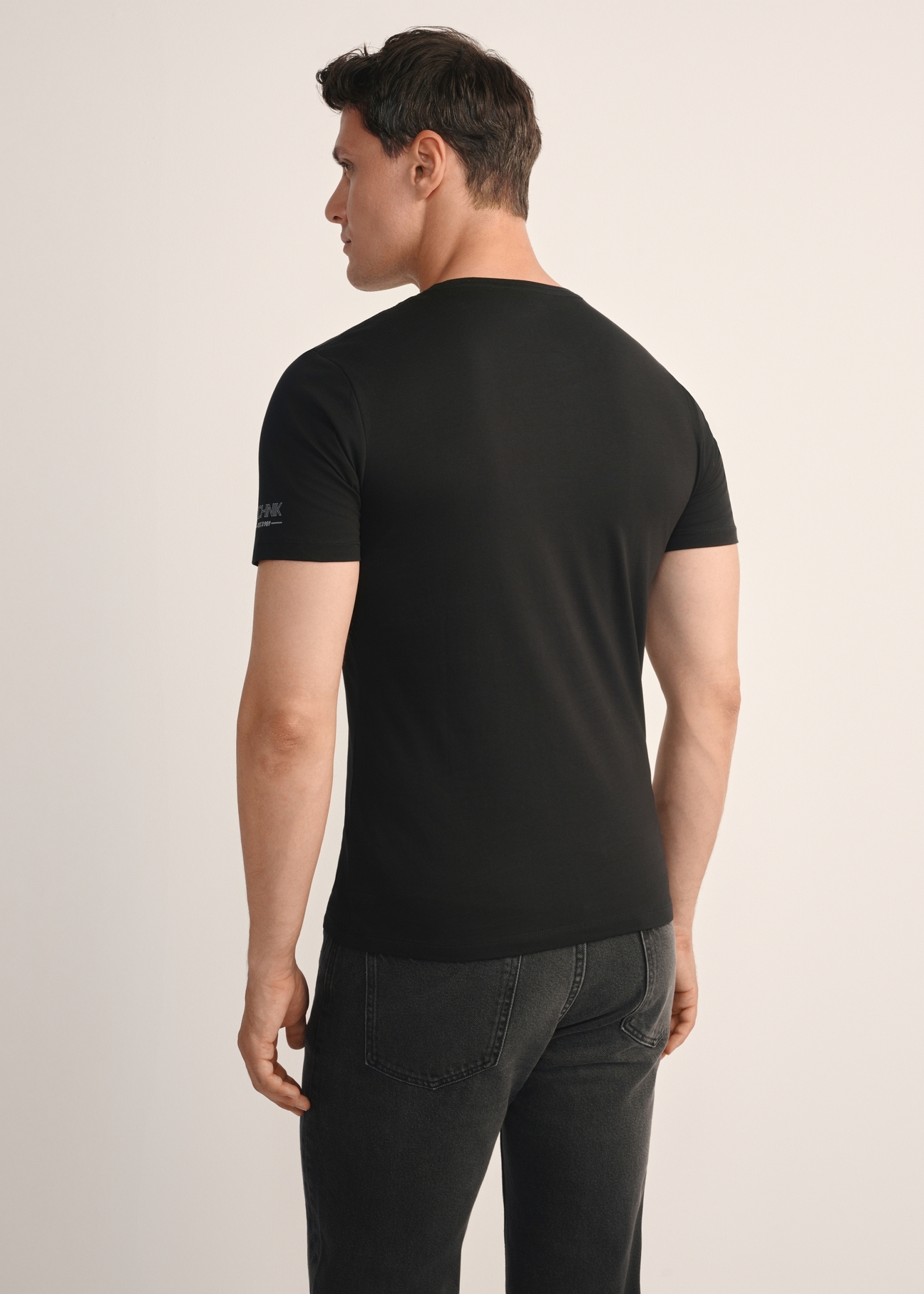 Čierne basic pánske tričko s logom TSHMT-0091-99(KS)