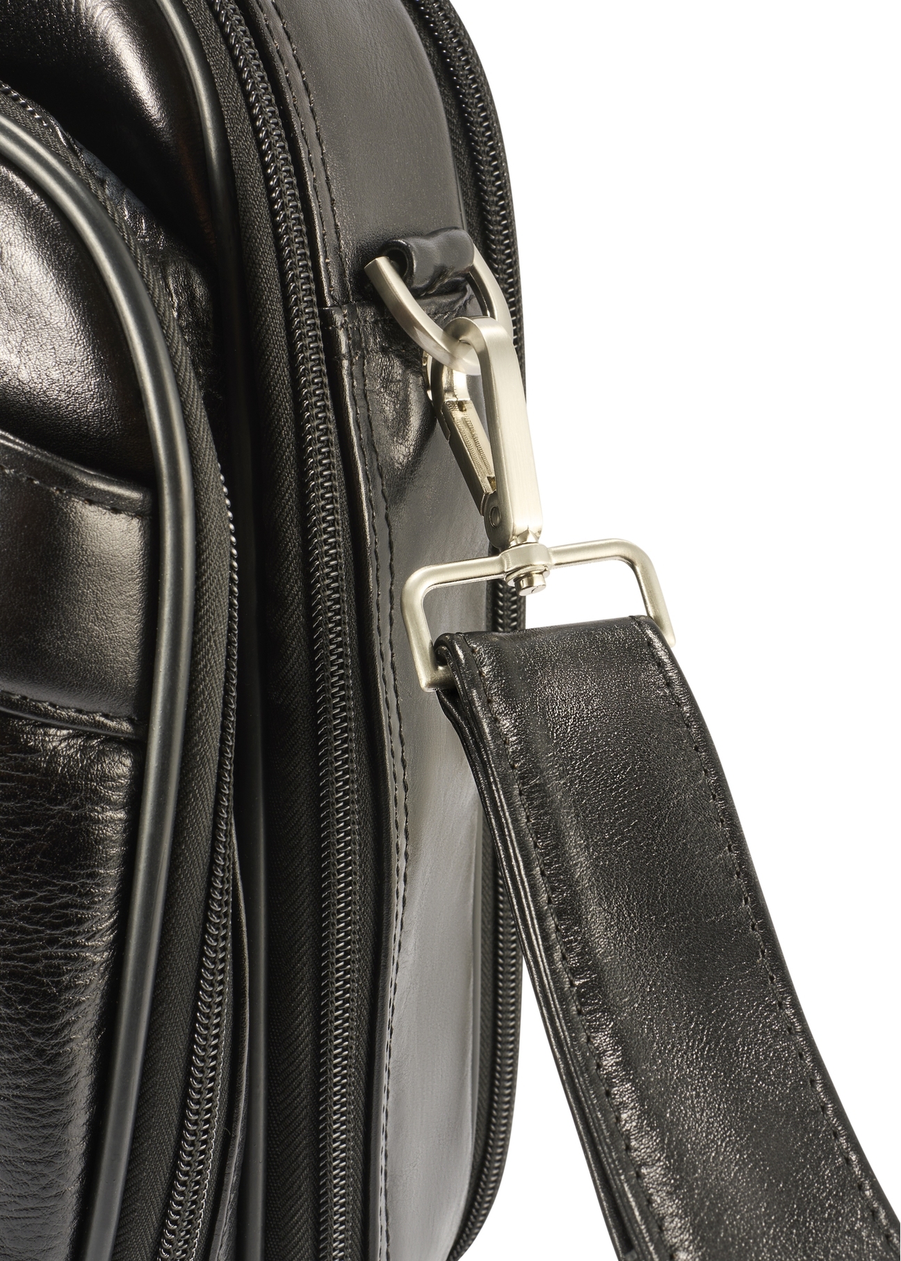 Čierna kožená pánska taška na notebook TORMS-0482-99(Z25), detail produktu, pohľad na bielom pozadí.