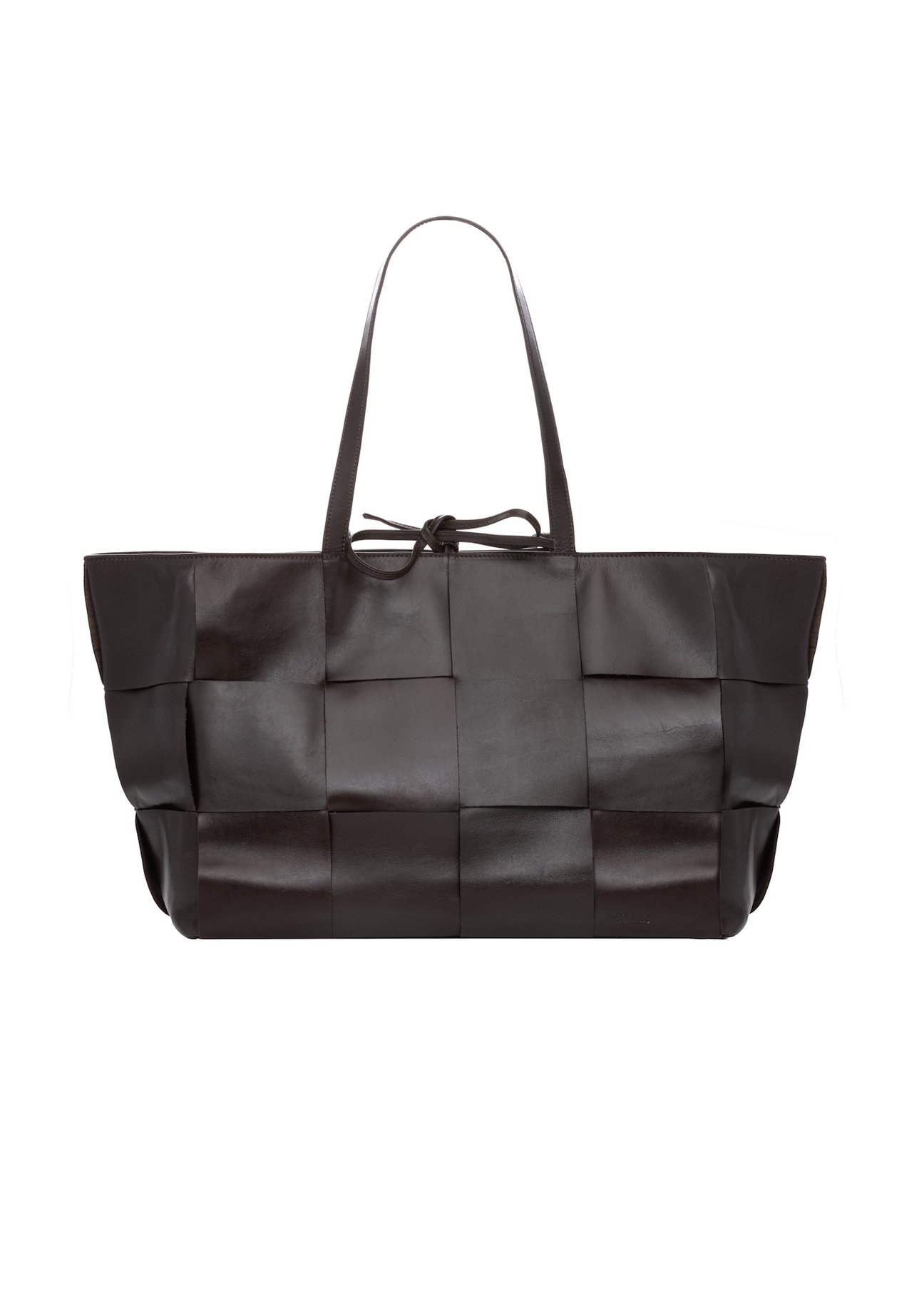 Dámska kožená kabelka TORES-1299-1H(W26) v hnedej farbe, pohľad spredu na bielom pozadí.