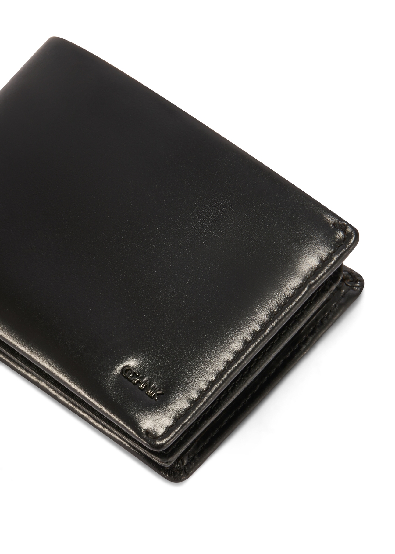 Čierna kožená dámska peňaženka PORES-0976-99(Z25), detail produktu, pohľad na bielom pozadí.