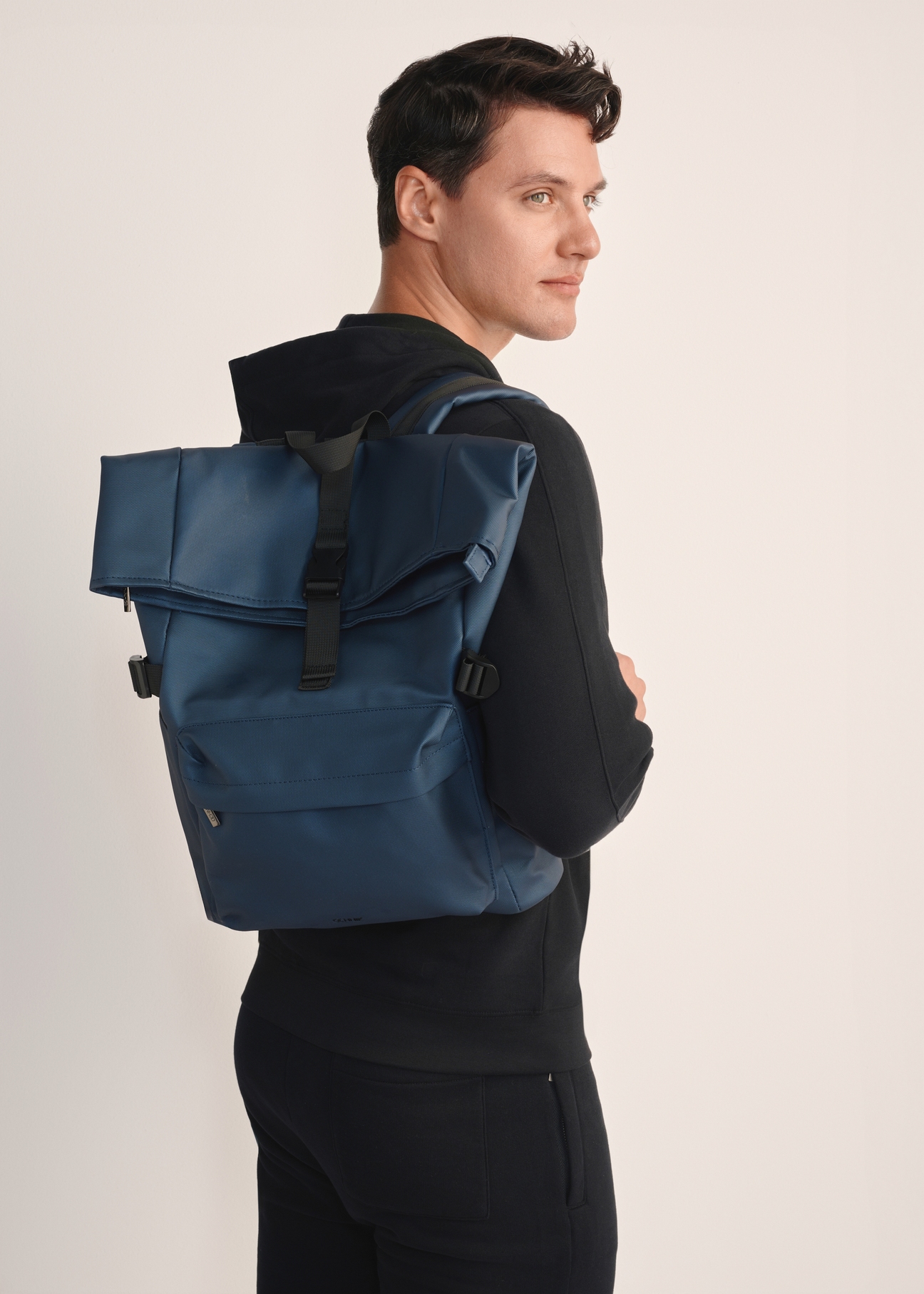 Tmavomodrý veľký batoh PLCMN-0015-69(Z25)