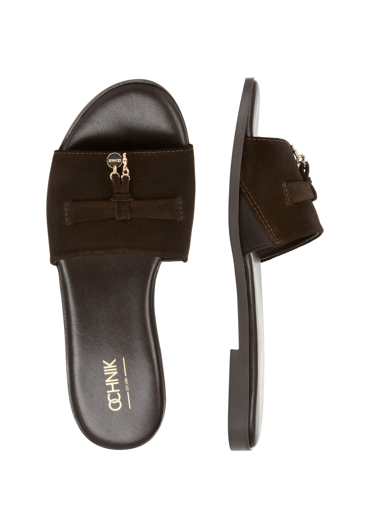 Dámske semišové šľapky v tmavohnedej farbe BUTYD-1255-1I(W26), pohľad na produkt zhora na bielom podklade.