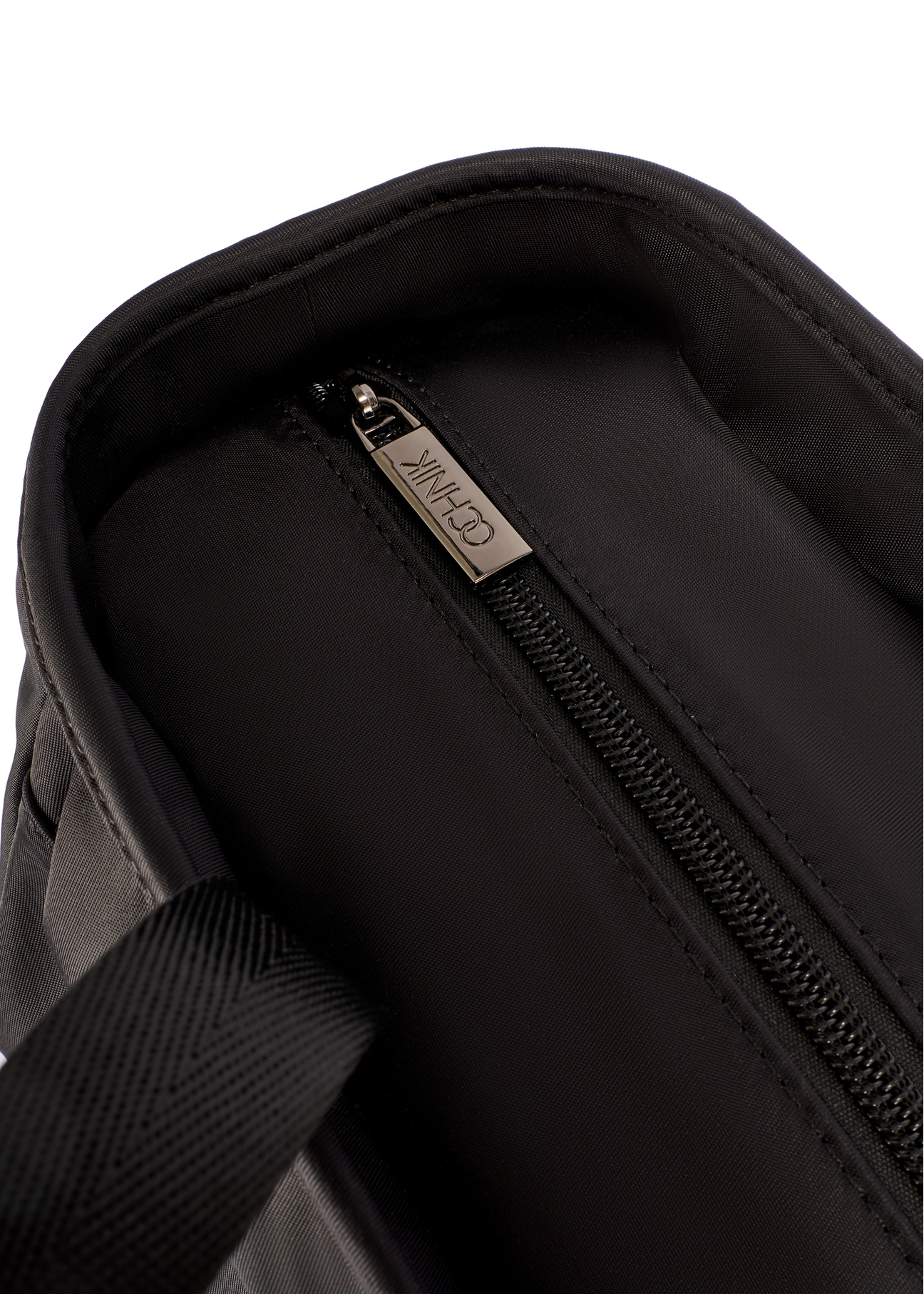 Čierna obedárová taška TOREN-0346-99(W26) - detailný záber, na bielom pozadí.