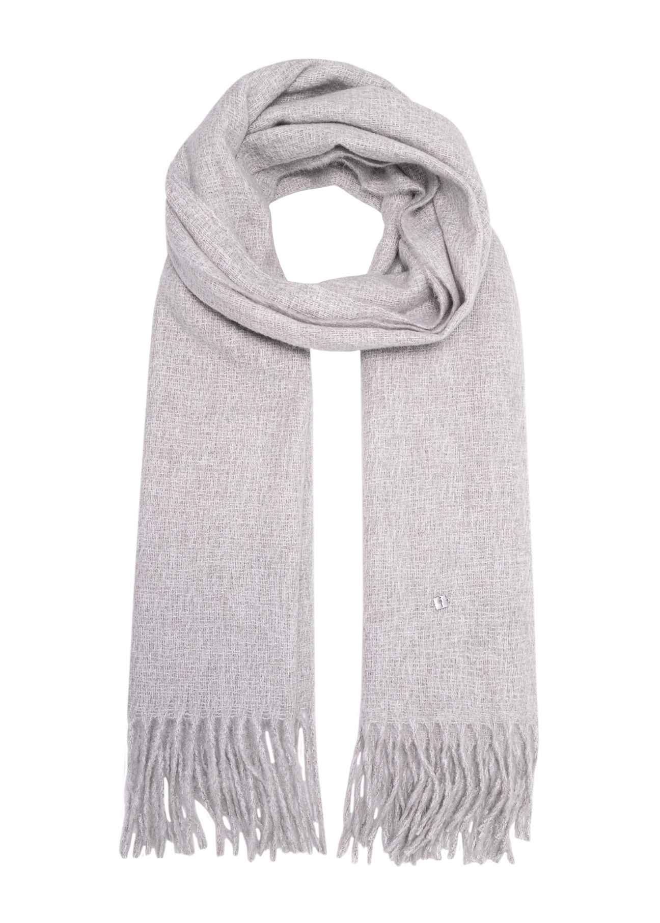 Dámska šatka sivej farby so strapcami SZADT-0209-91(Z25), pohľad spredu na bielom pozadí.