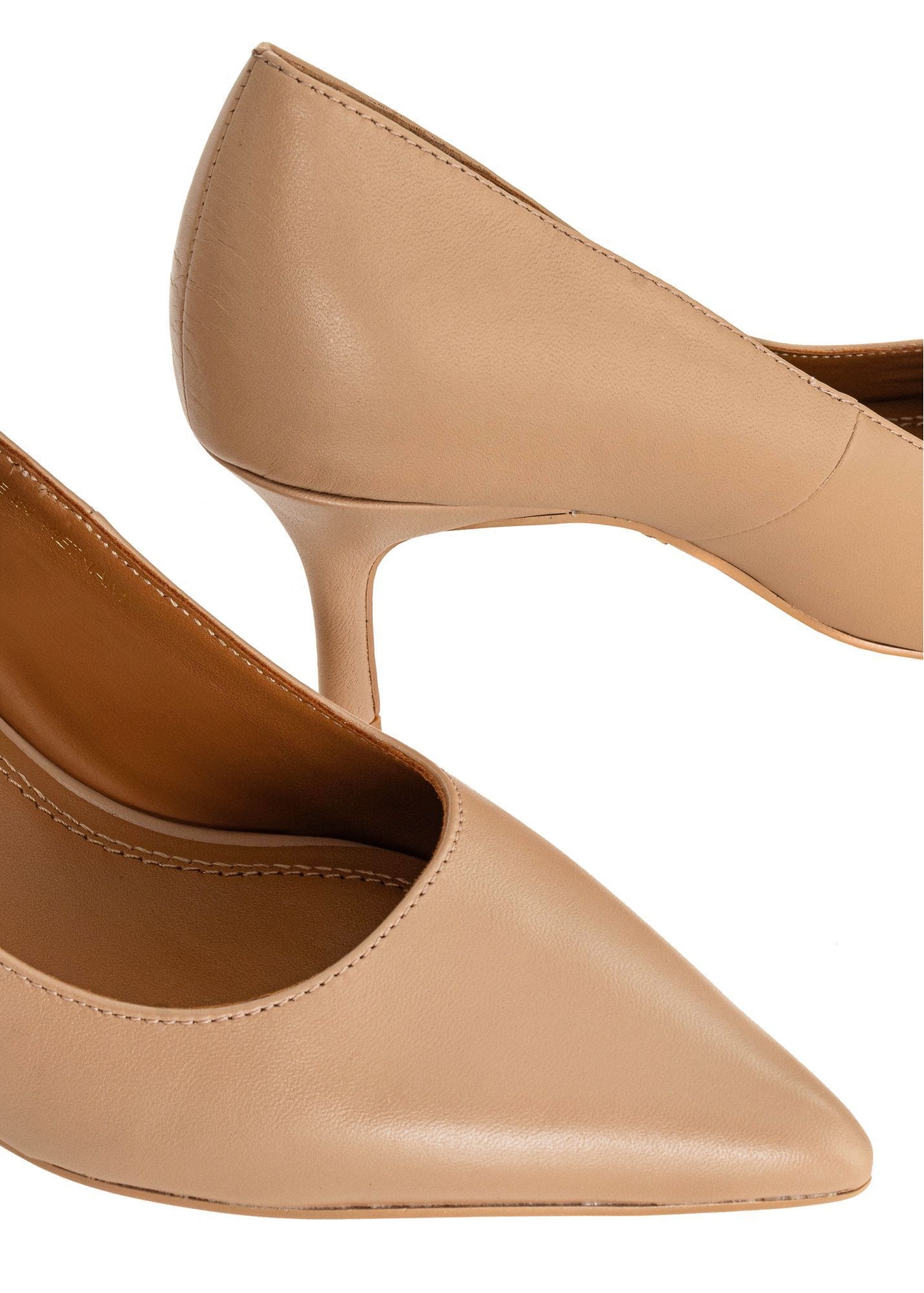 Dámske kožené lodičky béžovej farby BUTYD-1031A-1B(W26), detail produktu na bielom pozadí.