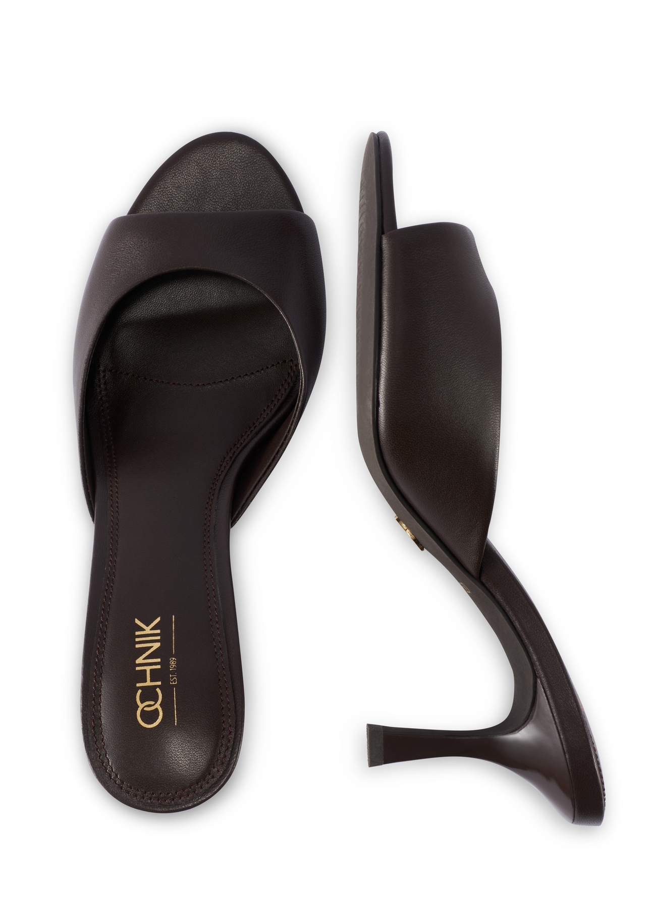 Dámske tmavohnedé kožené šľapky BUTYD-1272-1I(W26), pohľad na produkt zhora na bielom pozadí.